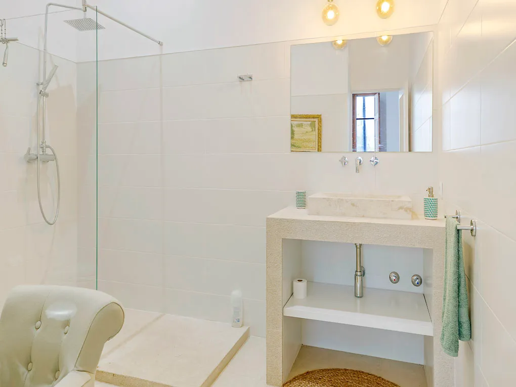 Elegant old town flat with balconies and sunny communal terrace in Calatrava-8