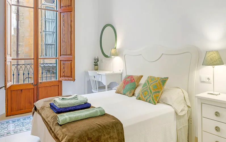 Stilfull lägenhet med balkonger i Calatrava