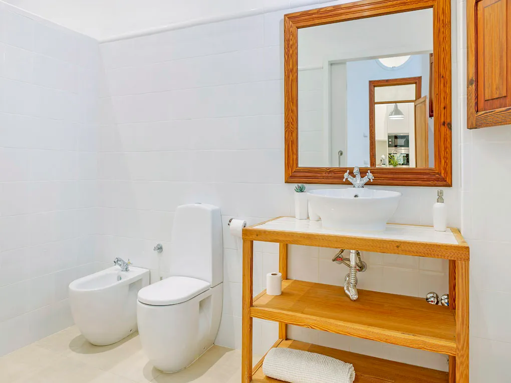 Elegant old town flat with balconies and sunny communal terrace in Calatrava-6