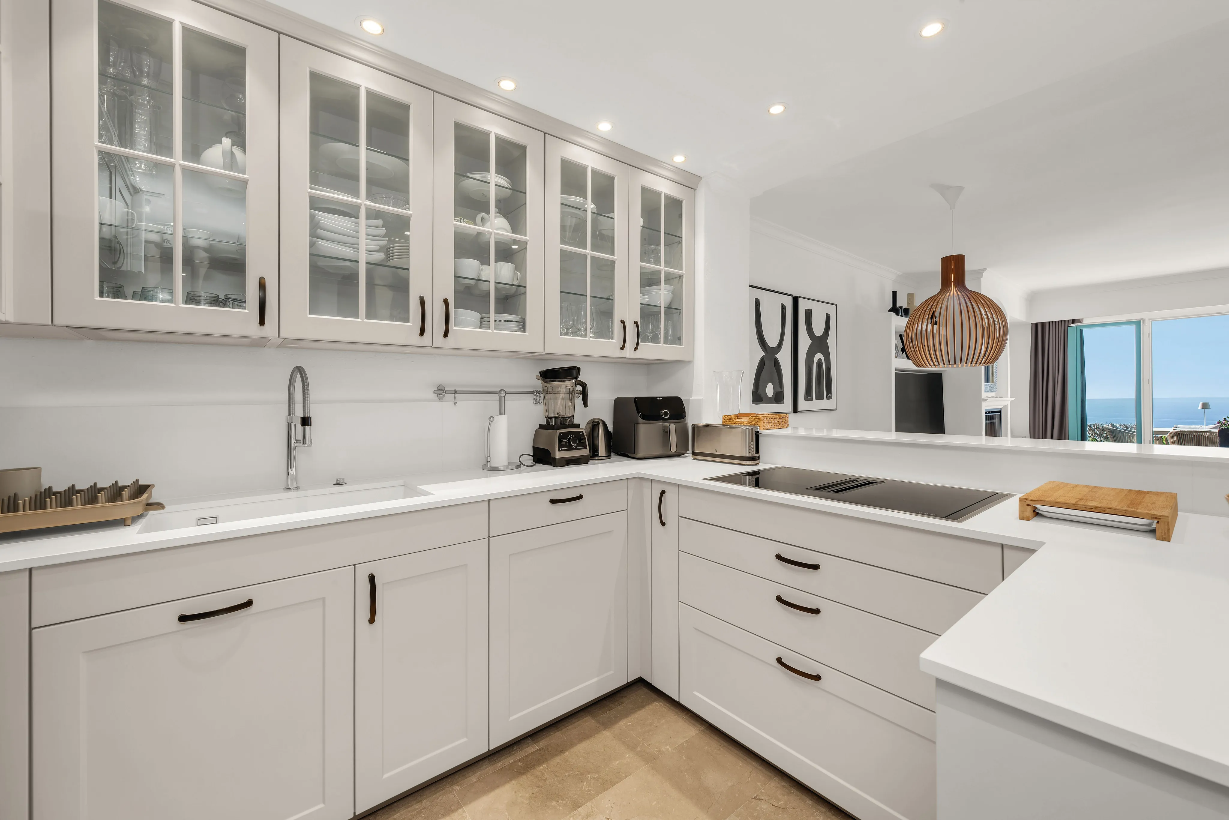 Appartement avec vue sur la mer, rénové de haute qualité et très bien situé-10