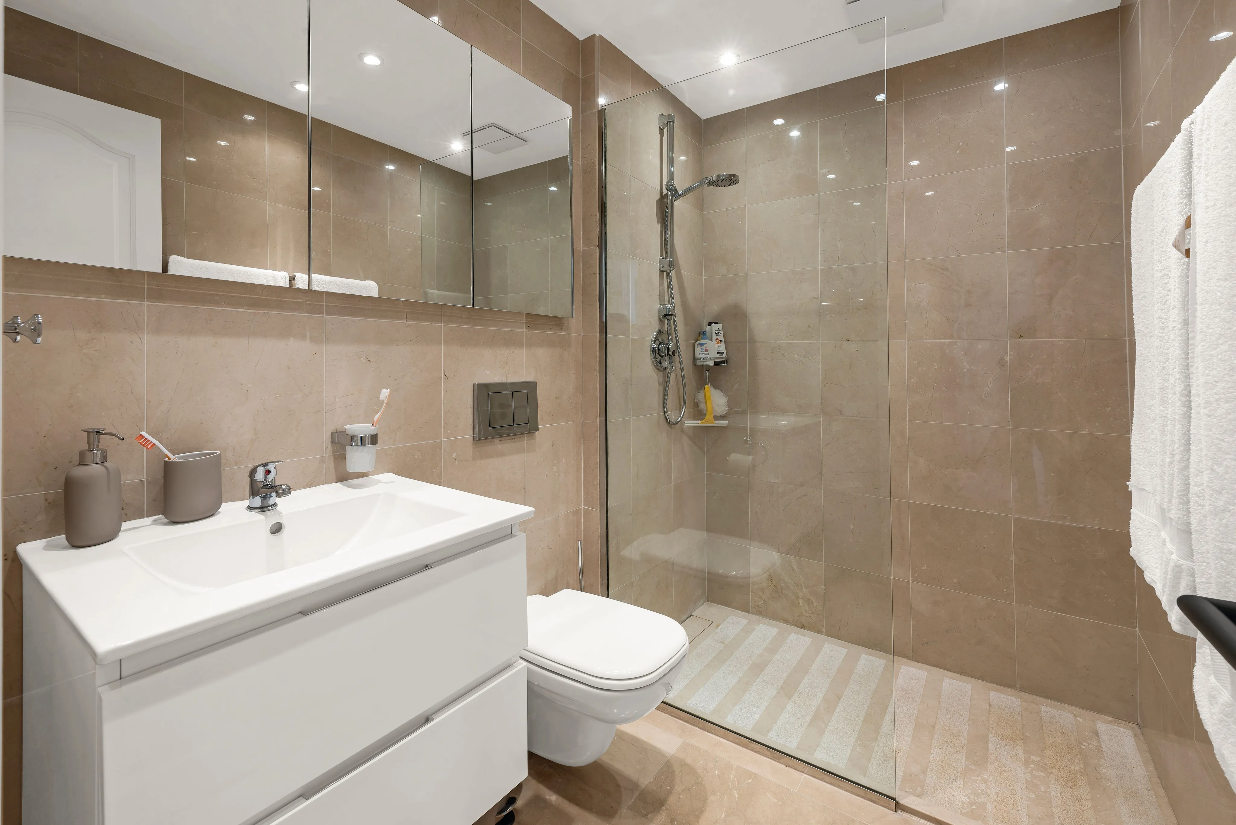 Apartamento con vistas al mar reformado en una ubicación privilegiada-14