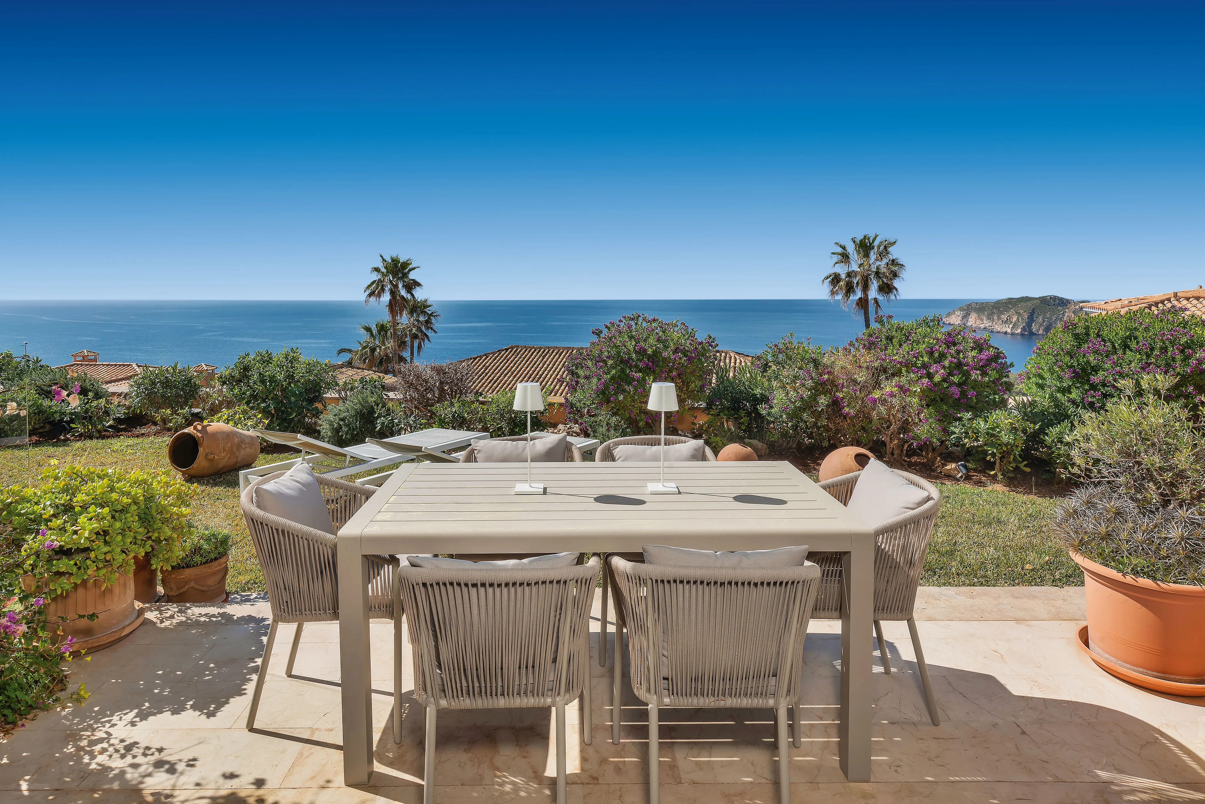 Apartamento con vistas al mar reformado en una ubicación privilegiada-8