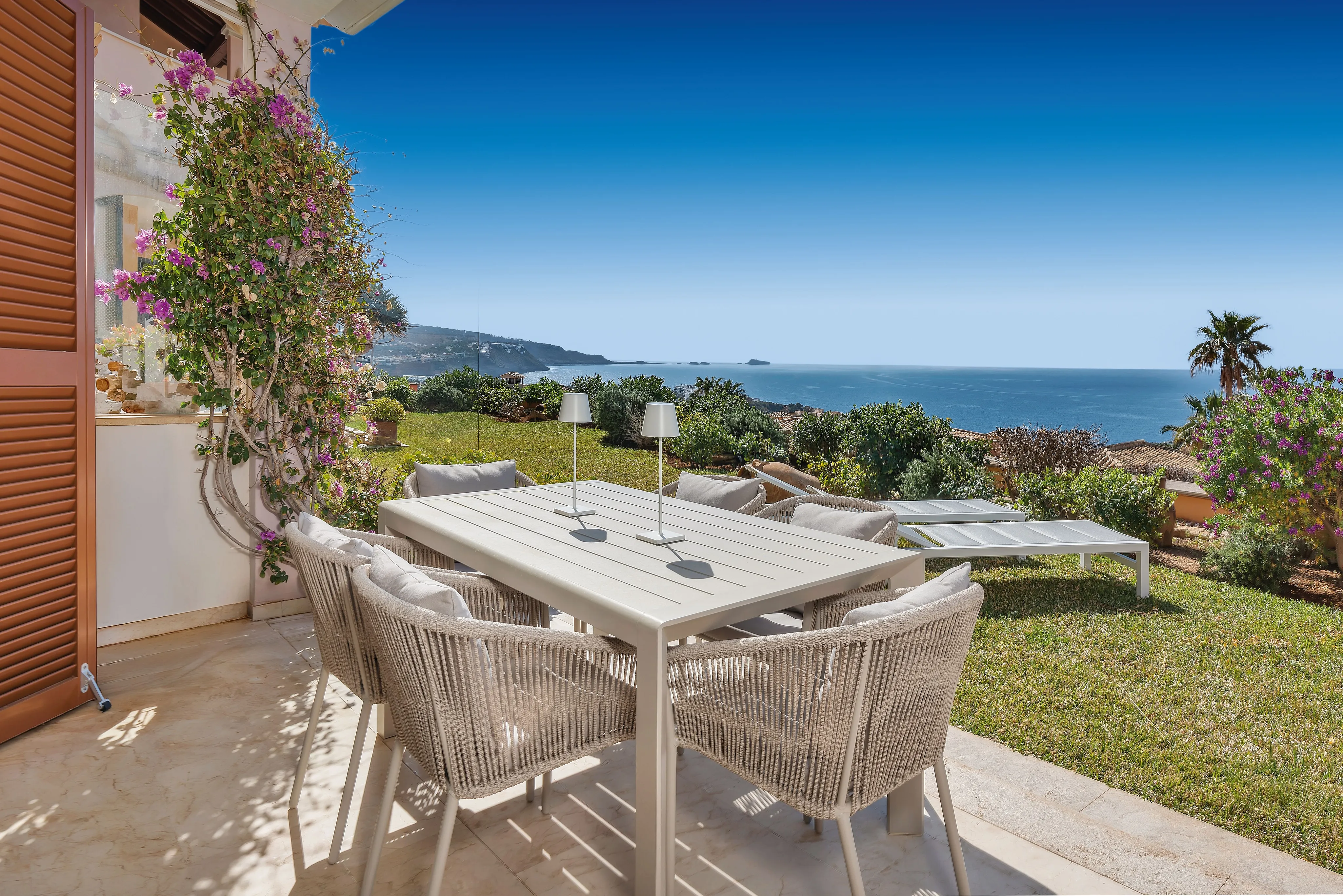 Apartamento con vistas al mar reformado en una ubicación privilegiada-9