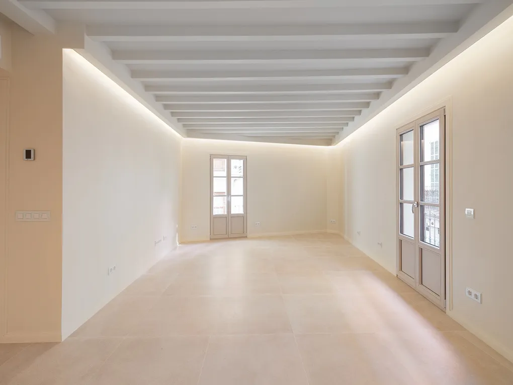 Pis elegantment renovat amb acabats d'alta qualitat i distribució generosa-4