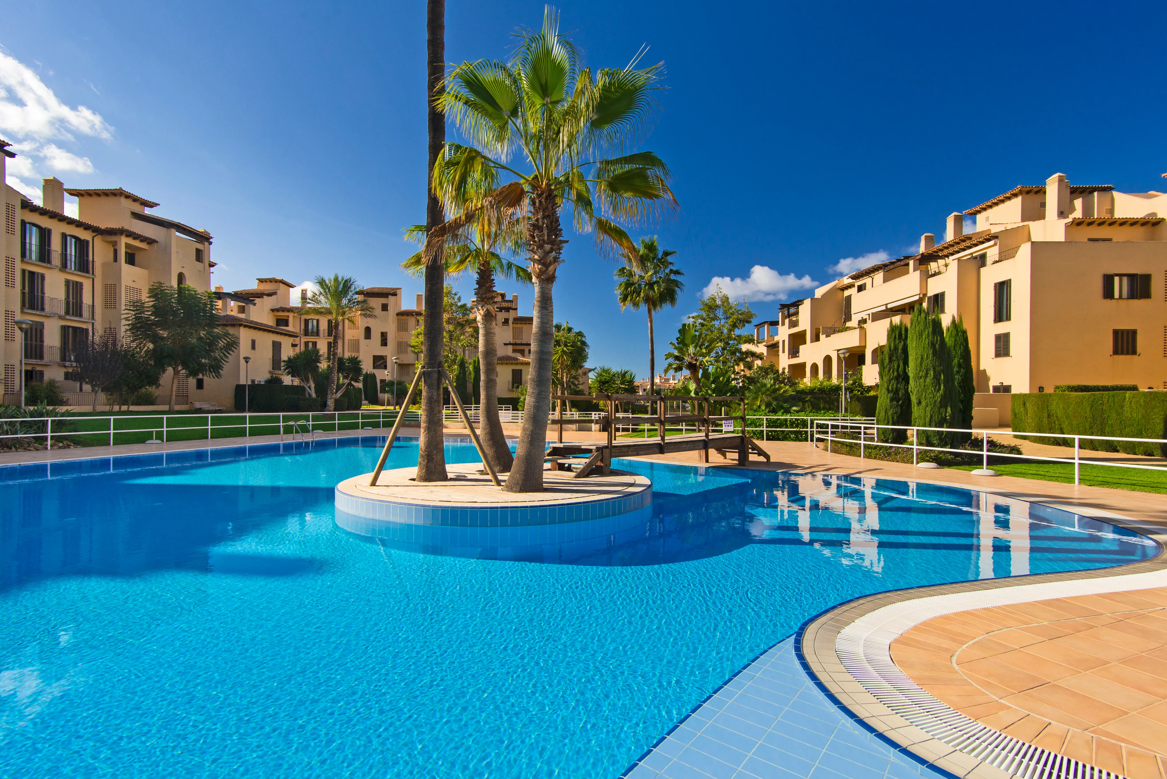 Middelhavslejlighed i stueetagen i eftertragtet boligkompleks-2