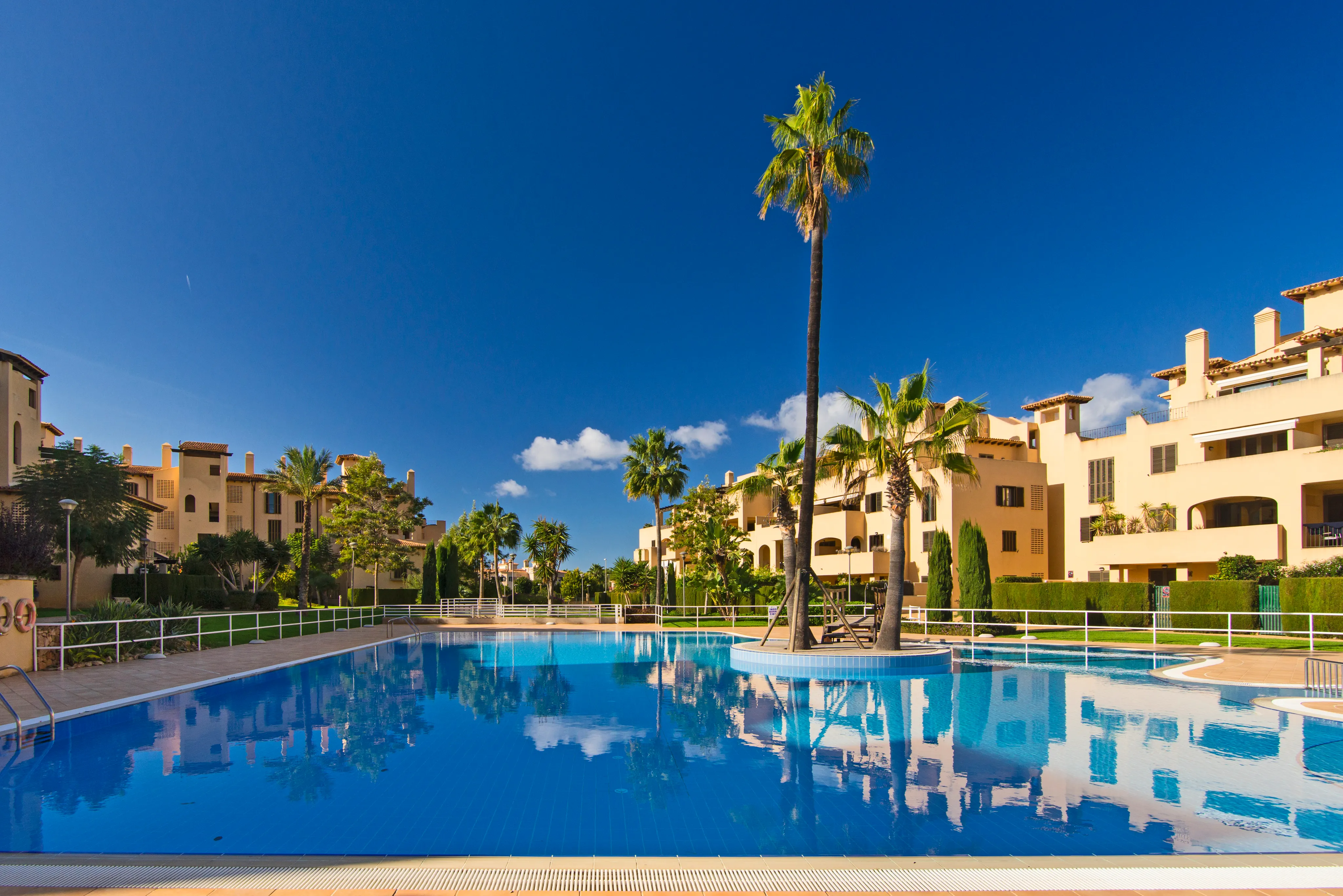 Middelhavslejlighed i stueetagen i eftertragtet boligkompleks-13