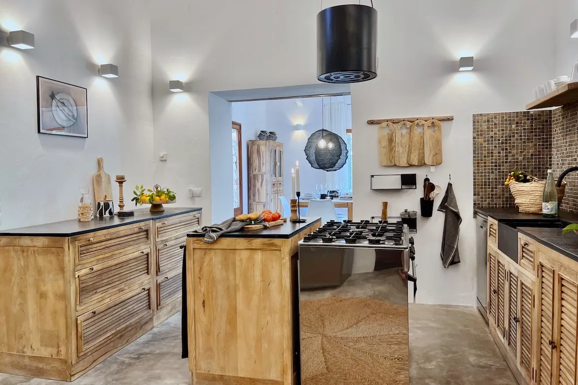 Idyllic situated finca with rental license, pool, and expansion reserve-6