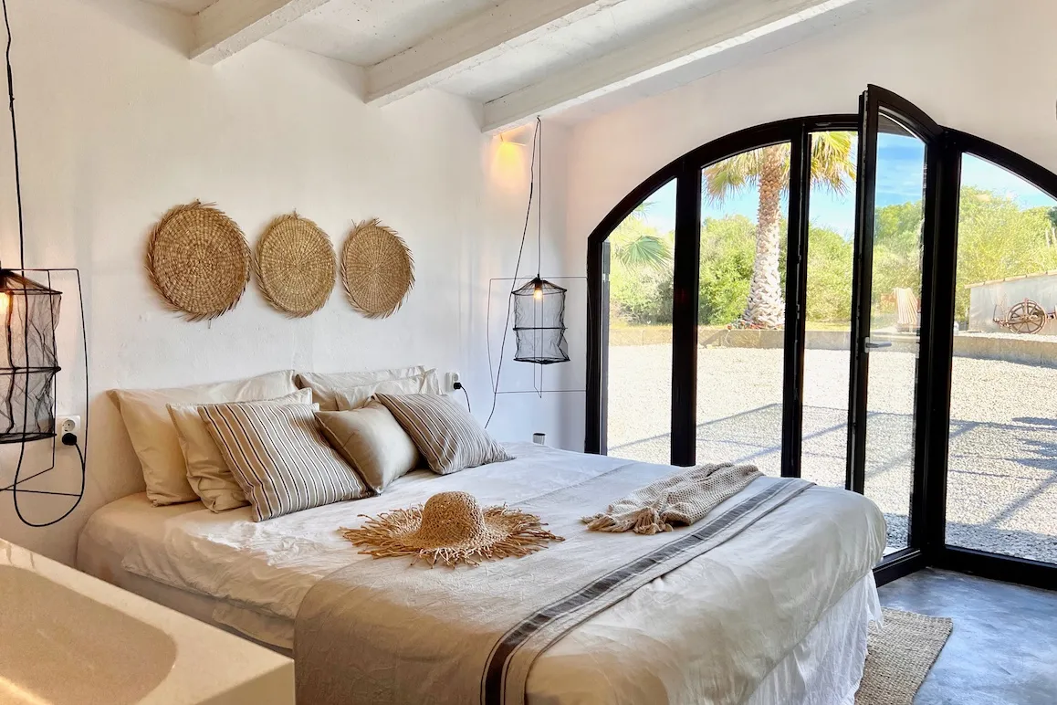 Idyllic situated finca with rental license, pool, and expansion reserve-10