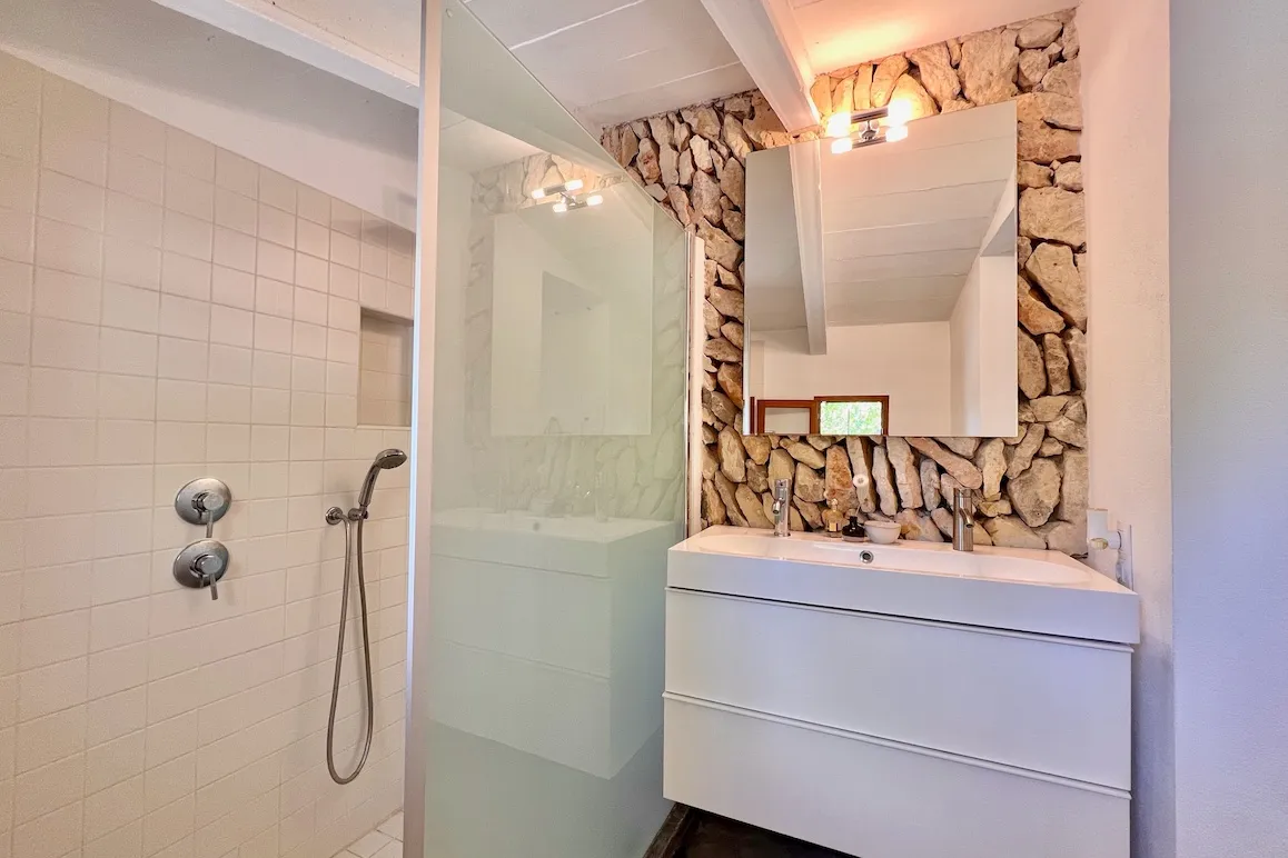 Idyllic situated finca with rental license, pool, and expansion reserve-9