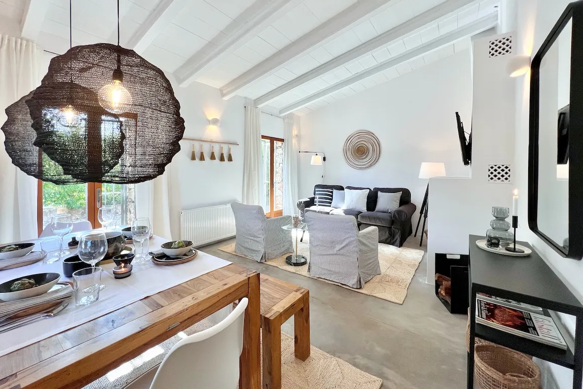 Idyllic situated finca with rental license, pool, and expansion reserve-8