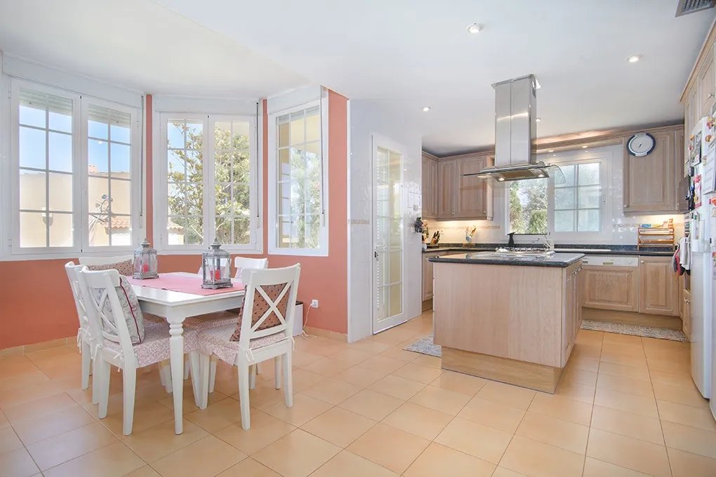 Middelhavsvilla med licens til ferieudlejning-3