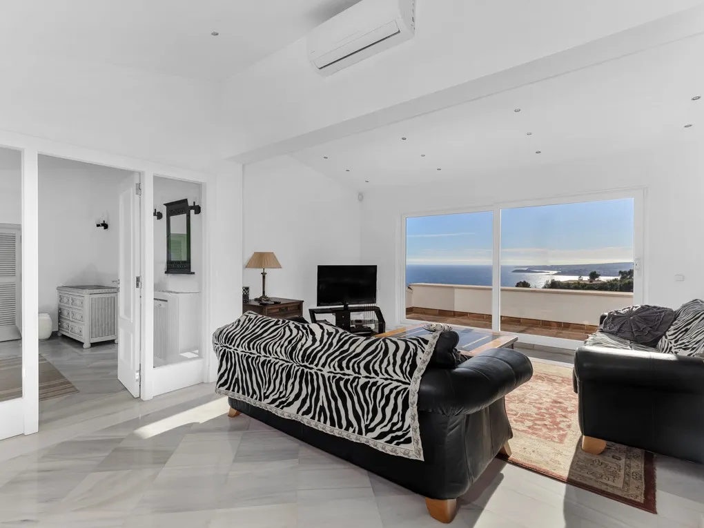Przestronna willa z pięknym widokiem na morze-6