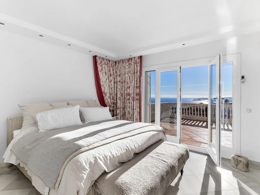 Przestronna willa z pięknym widokiem na morze-7