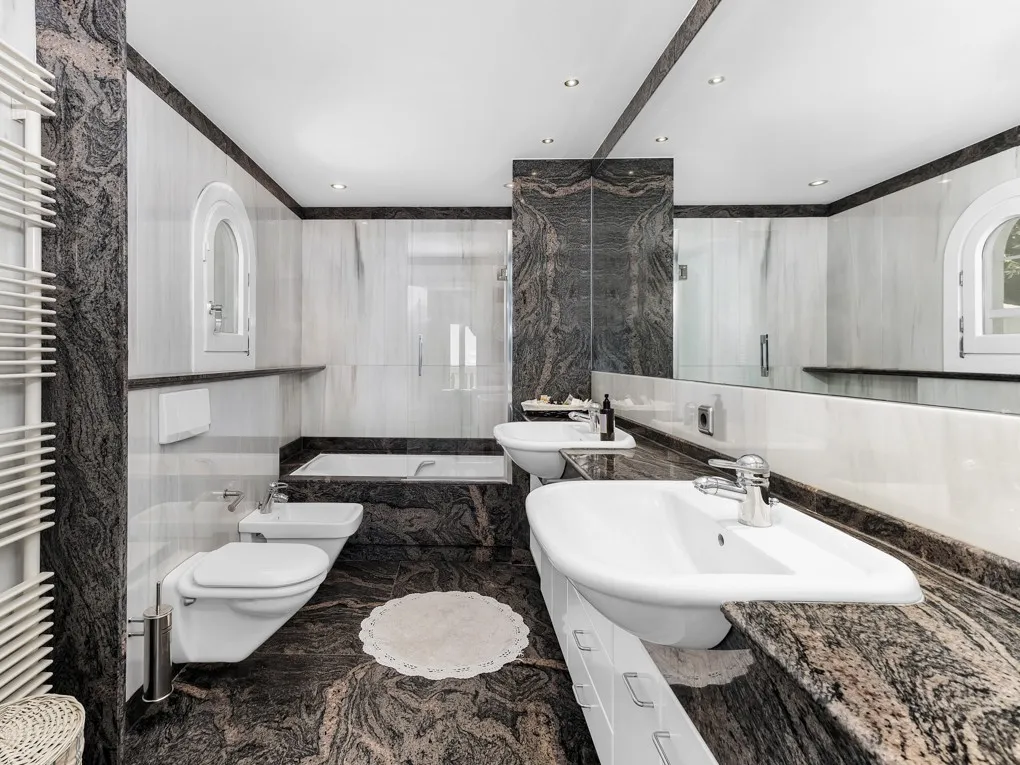 Przestronna willa z pięknym widokiem na morze-8