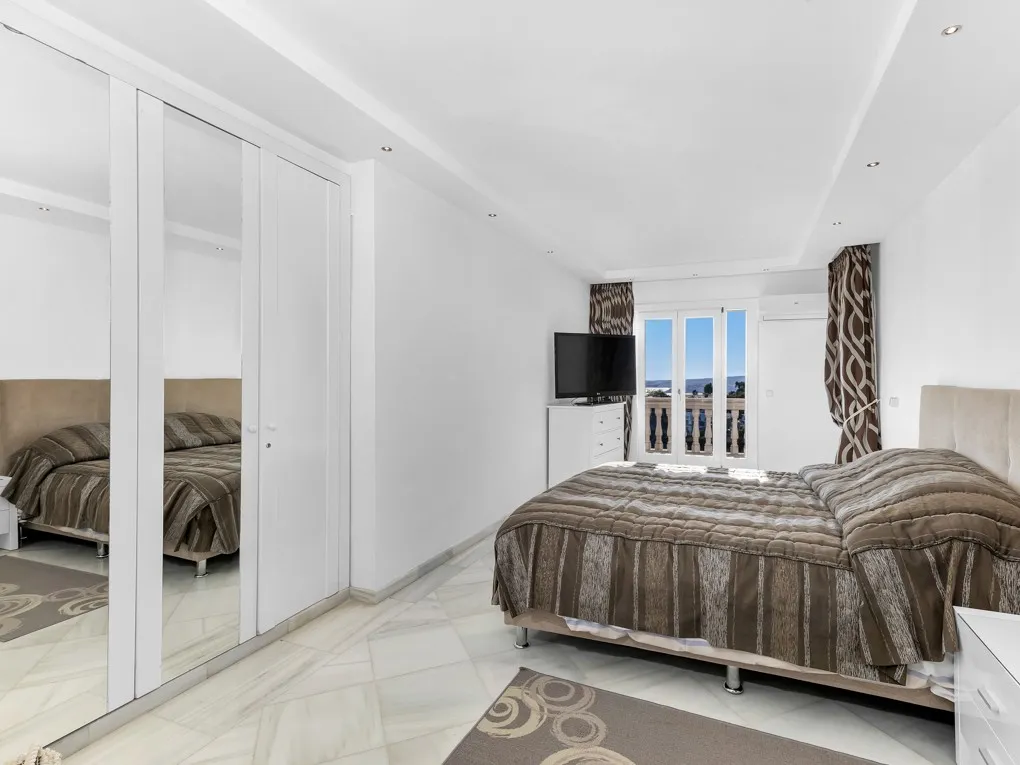 Przestronna willa z pięknym widokiem na morze-10