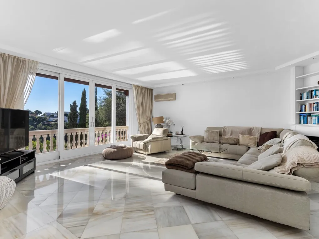 Ruime villa met prachtig uitzicht op zee-4