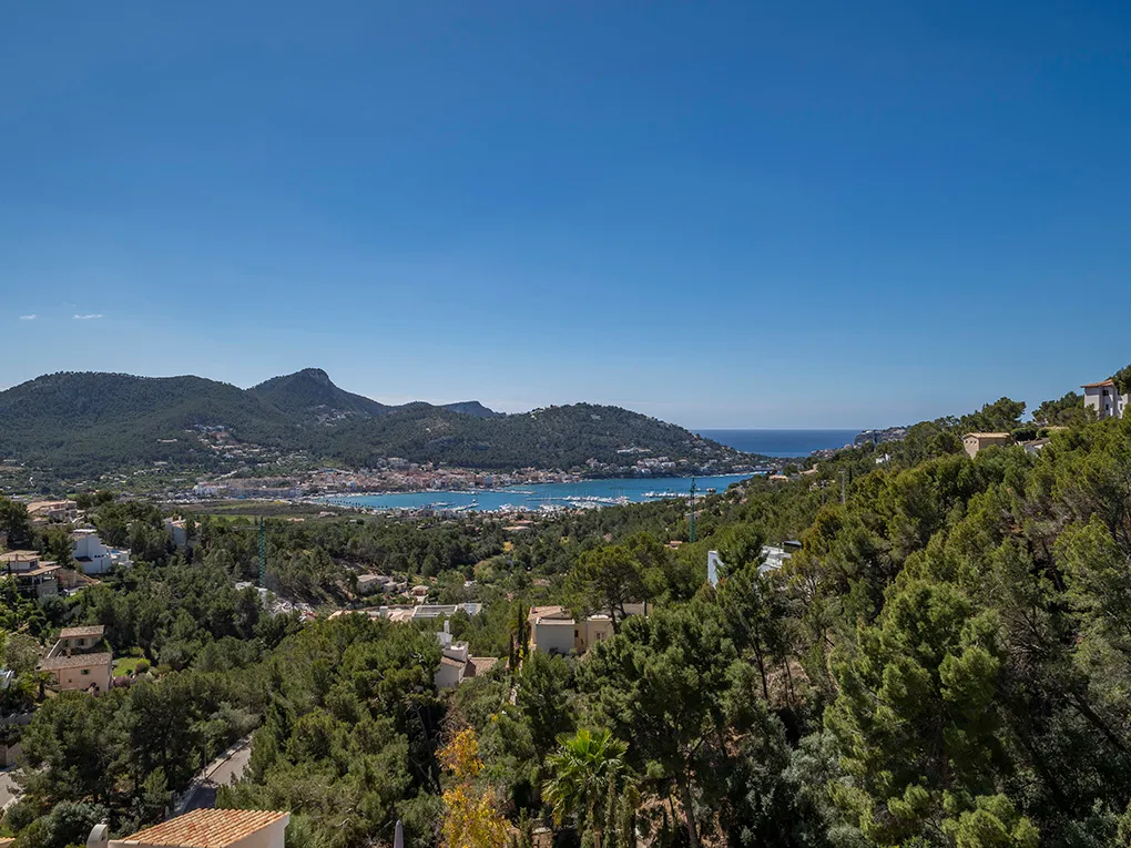 Ruime villa met panoramisch uitzicht op Port Andratx-1