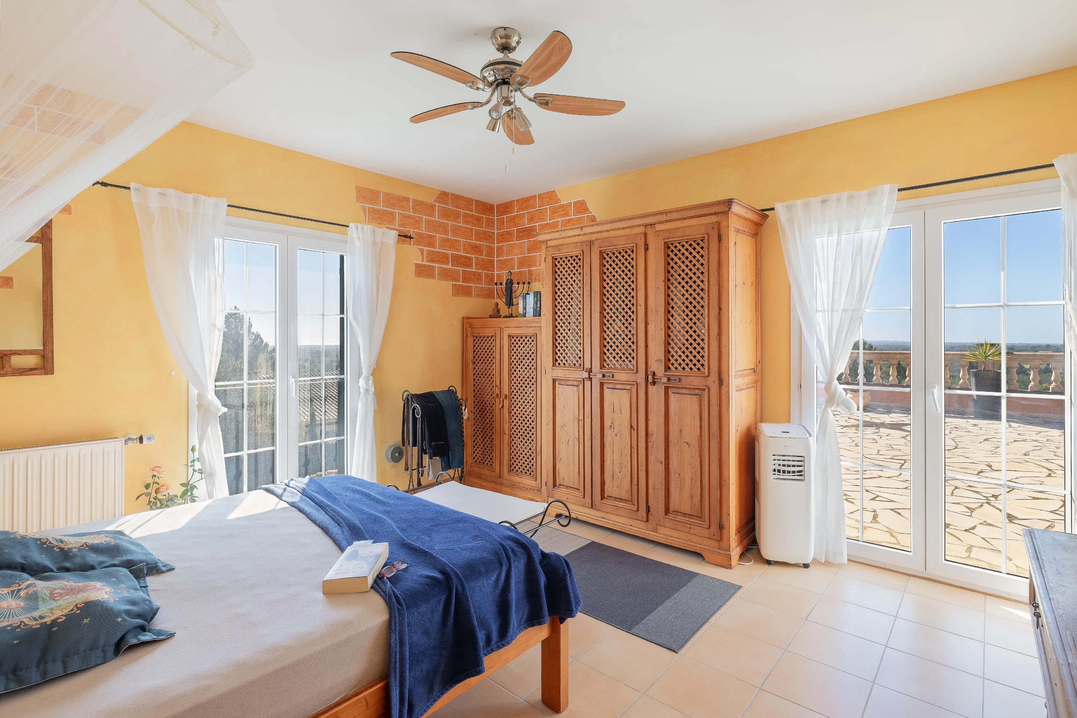 Finca mediterrània amb vistes panoràmiques i piscina en Llucmajor-13