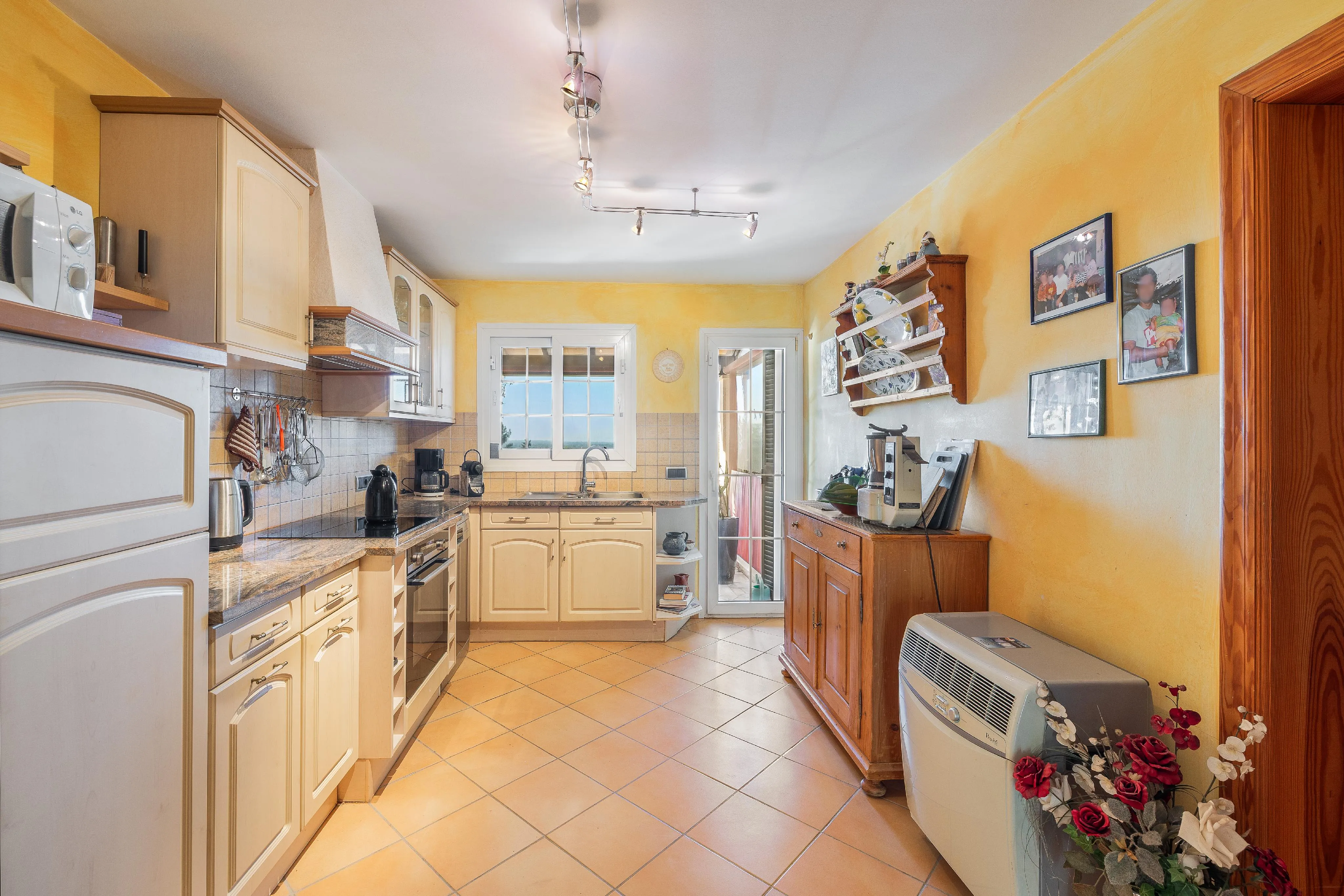 Finca mediterrània amb vistes panoràmiques i piscina en Llucmajor-8