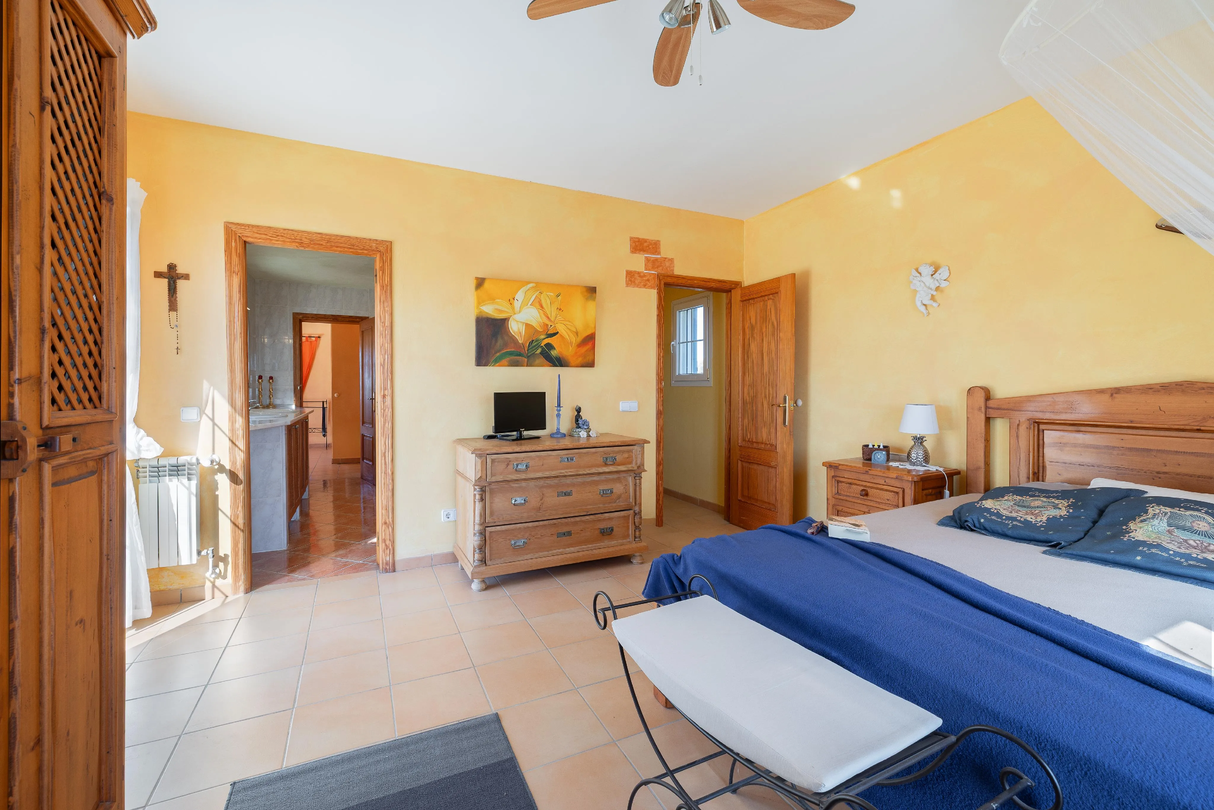 Finca mediterránea con vistas panorámicas y piscina en Llucmajor-14