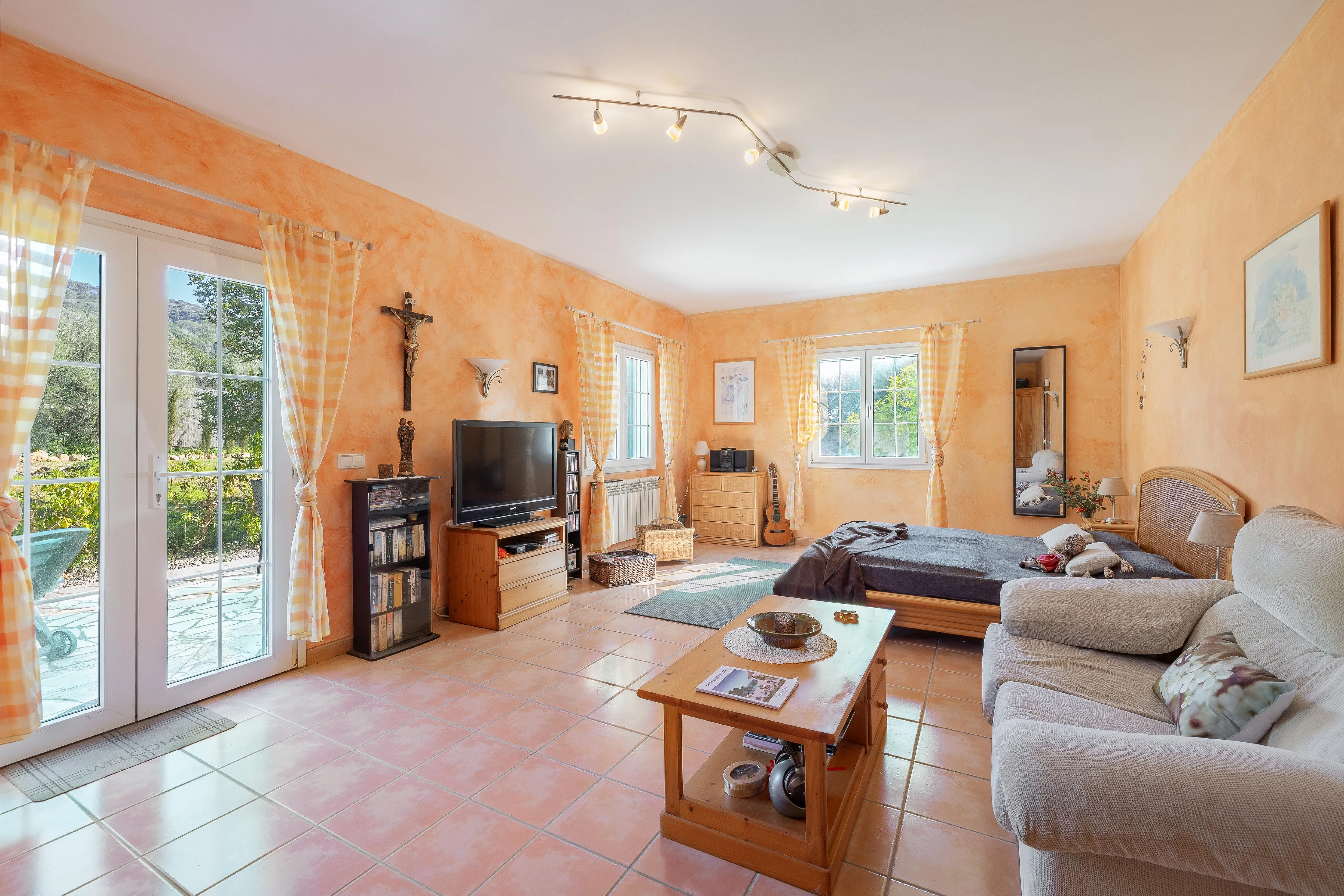 Finca mediterránea con vistas panorámicas y piscina en Llucmajor-11