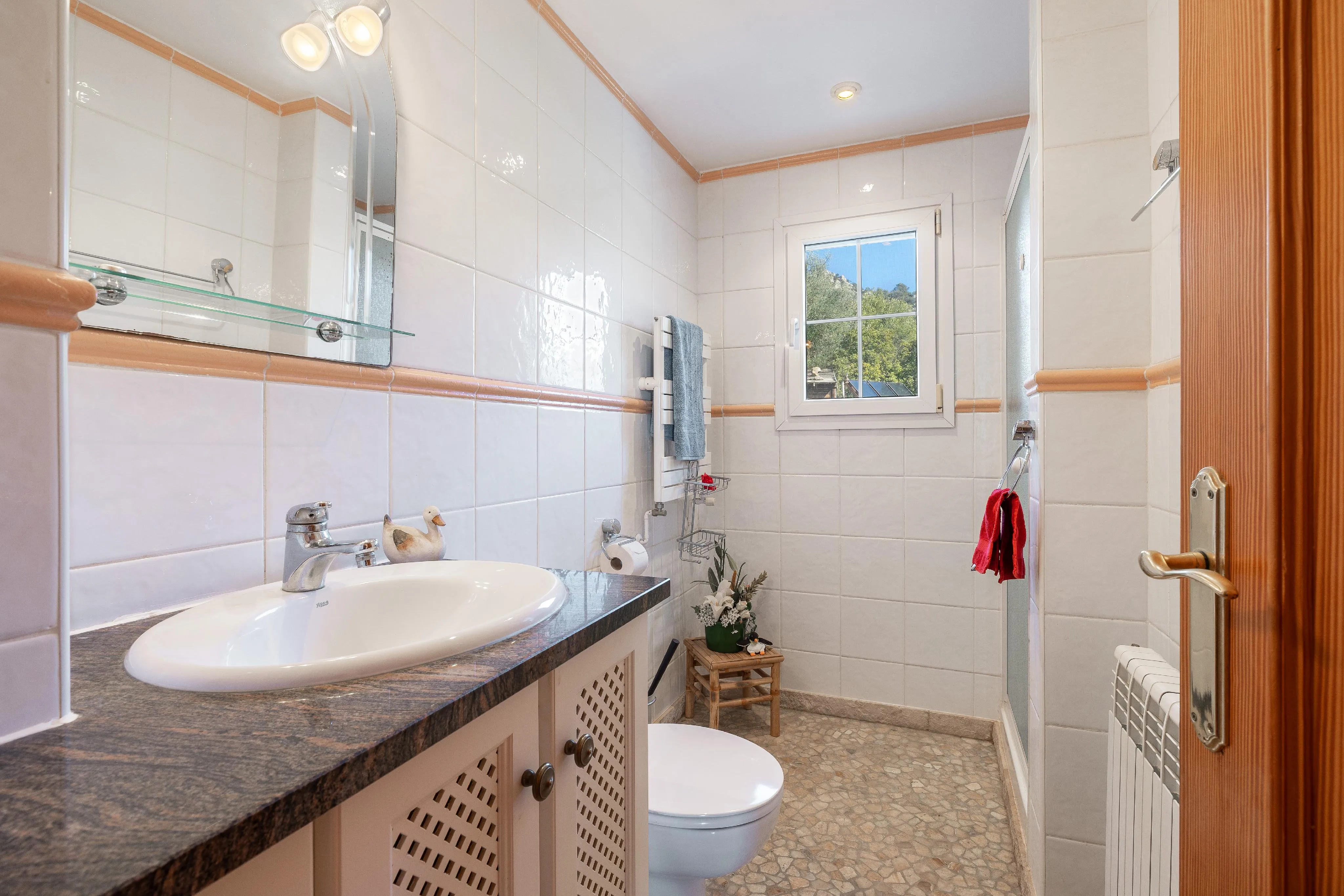 Finca mediterránea con vistas panorámicas y piscina en Llucmajor-12