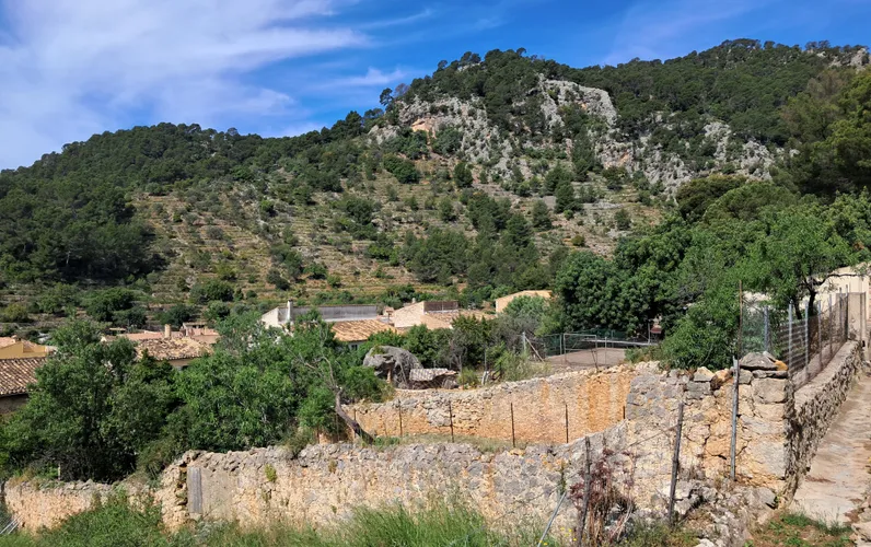 Doskonała działka budowlana na wzniesieniu z panoramicznym widokiem w Caimari