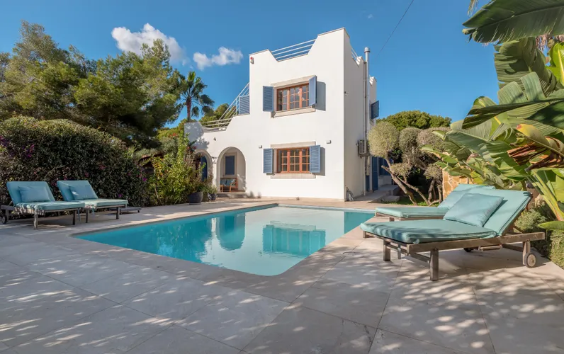 Mediterrane charme met privacy en uitzicht op zee