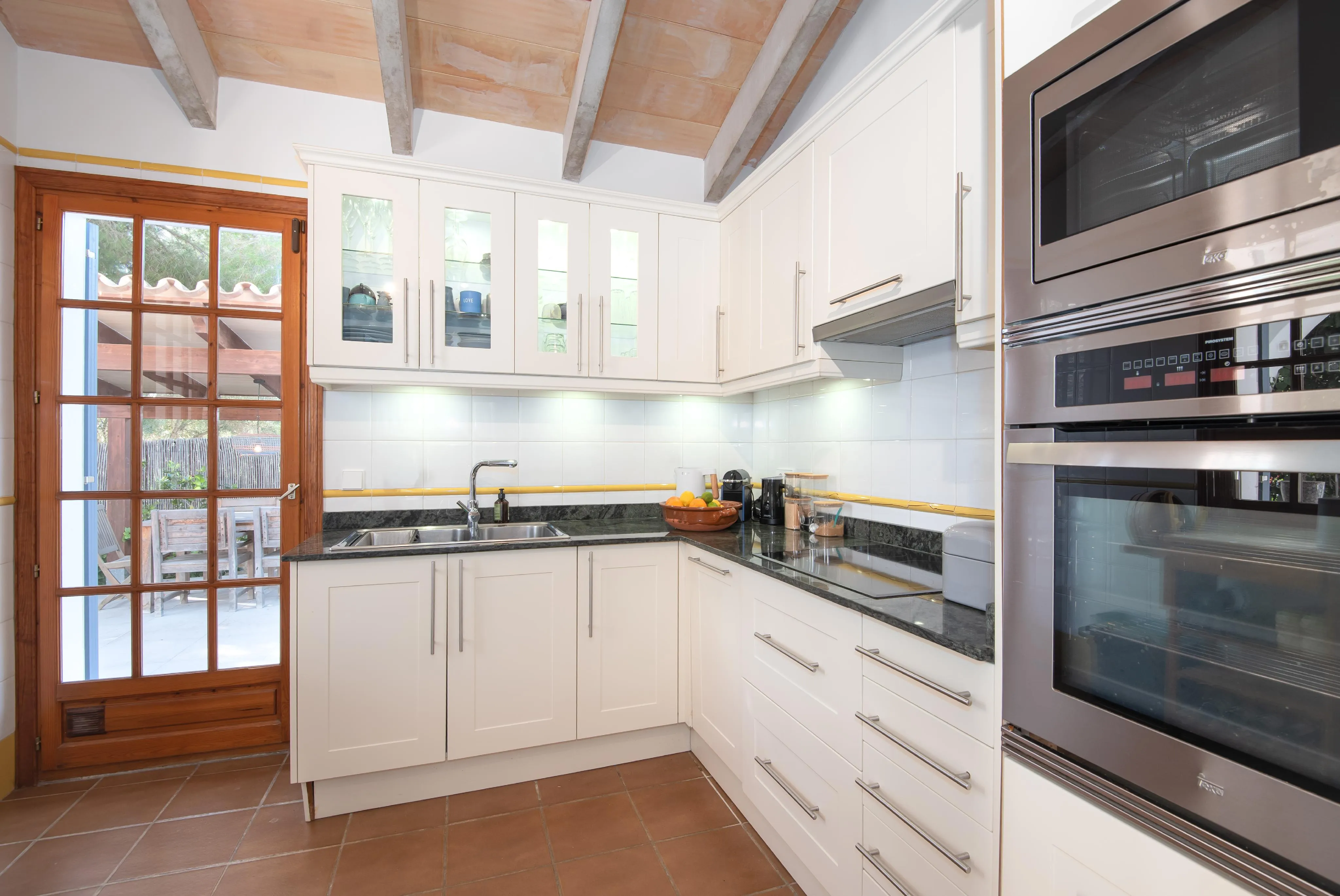 Medelhavscharm med avskildhet och havsutsikt-5