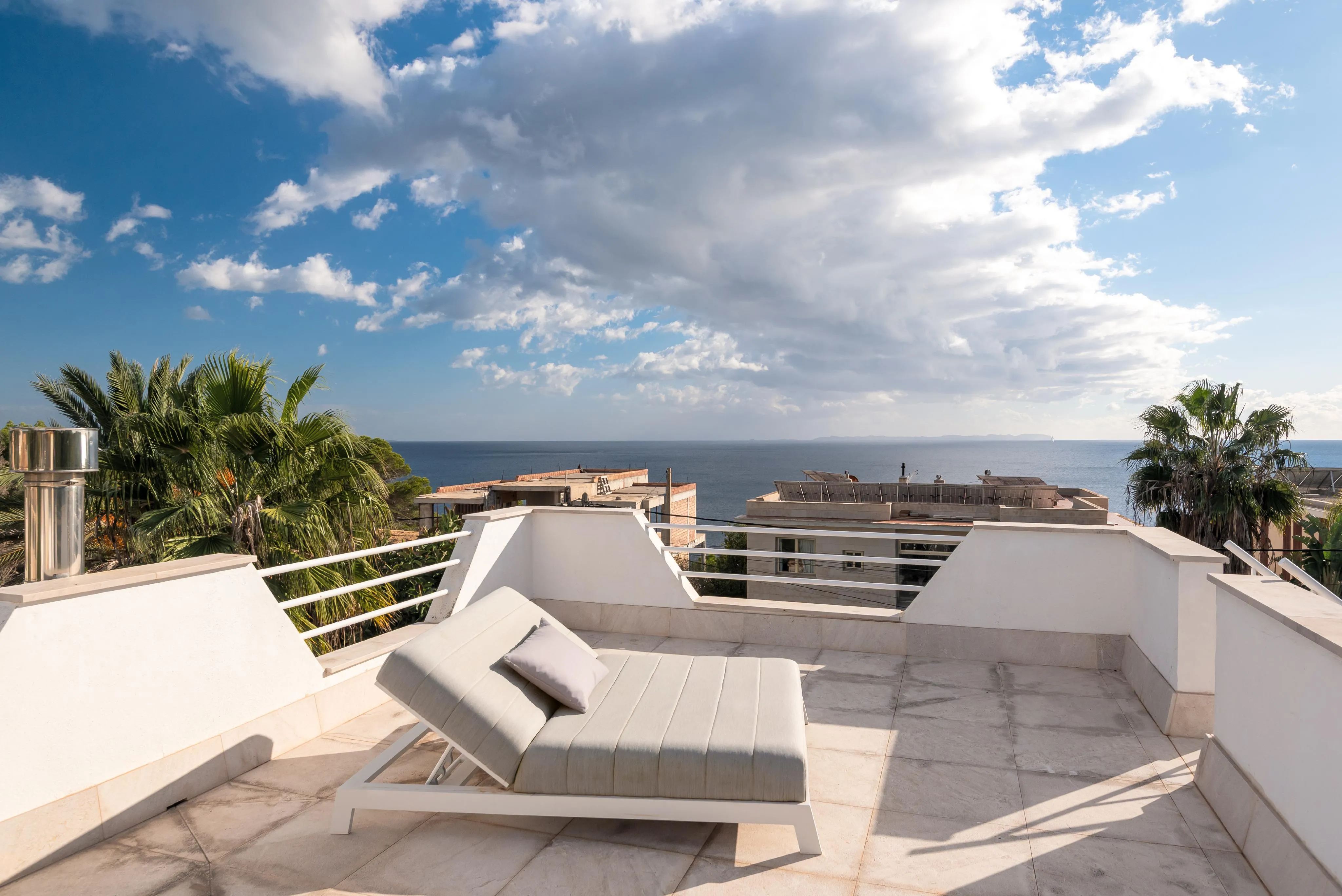 Medelhavscharm med avskildhet och havsutsikt-16