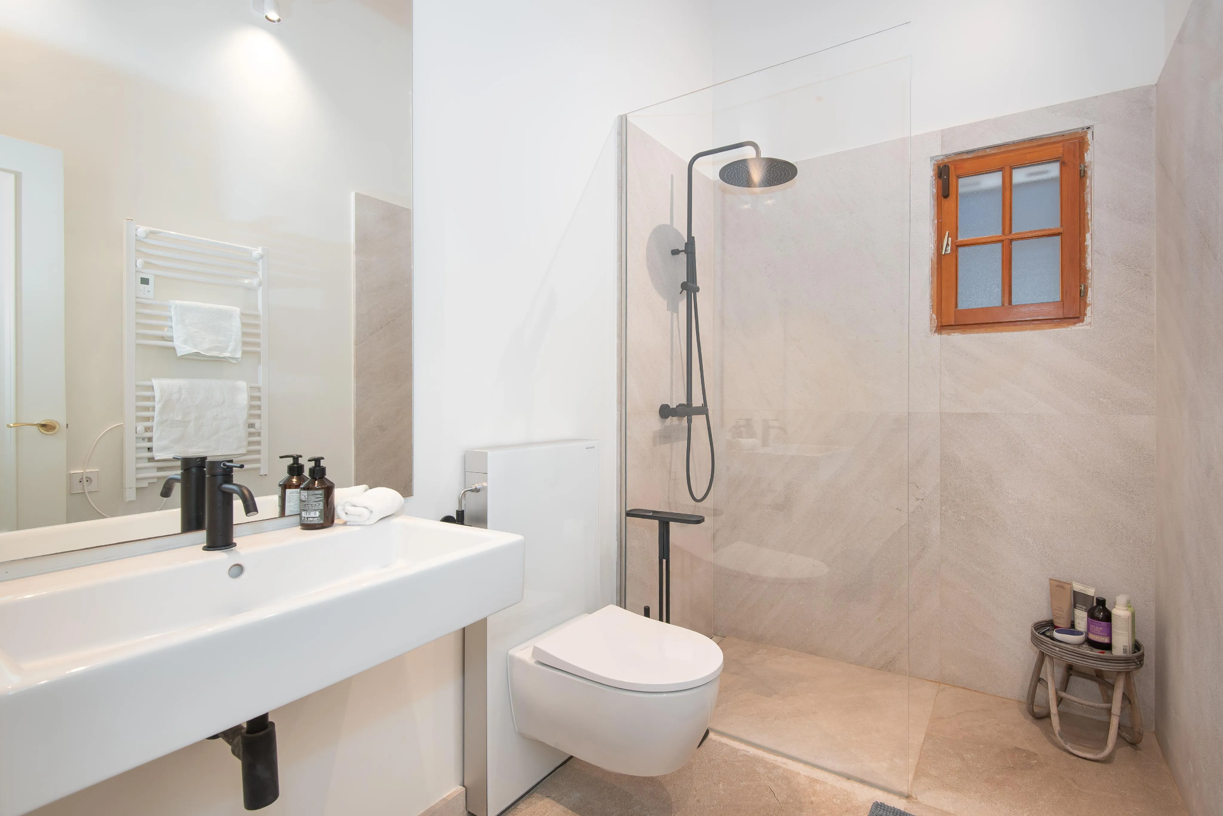 Medelhavscharm med avskildhet och havsutsikt-13