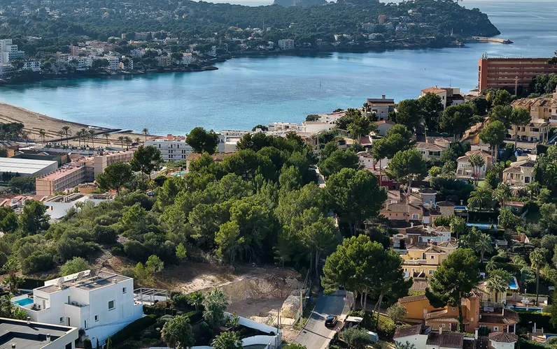 Terreno con splendida vista su progetto e licenza