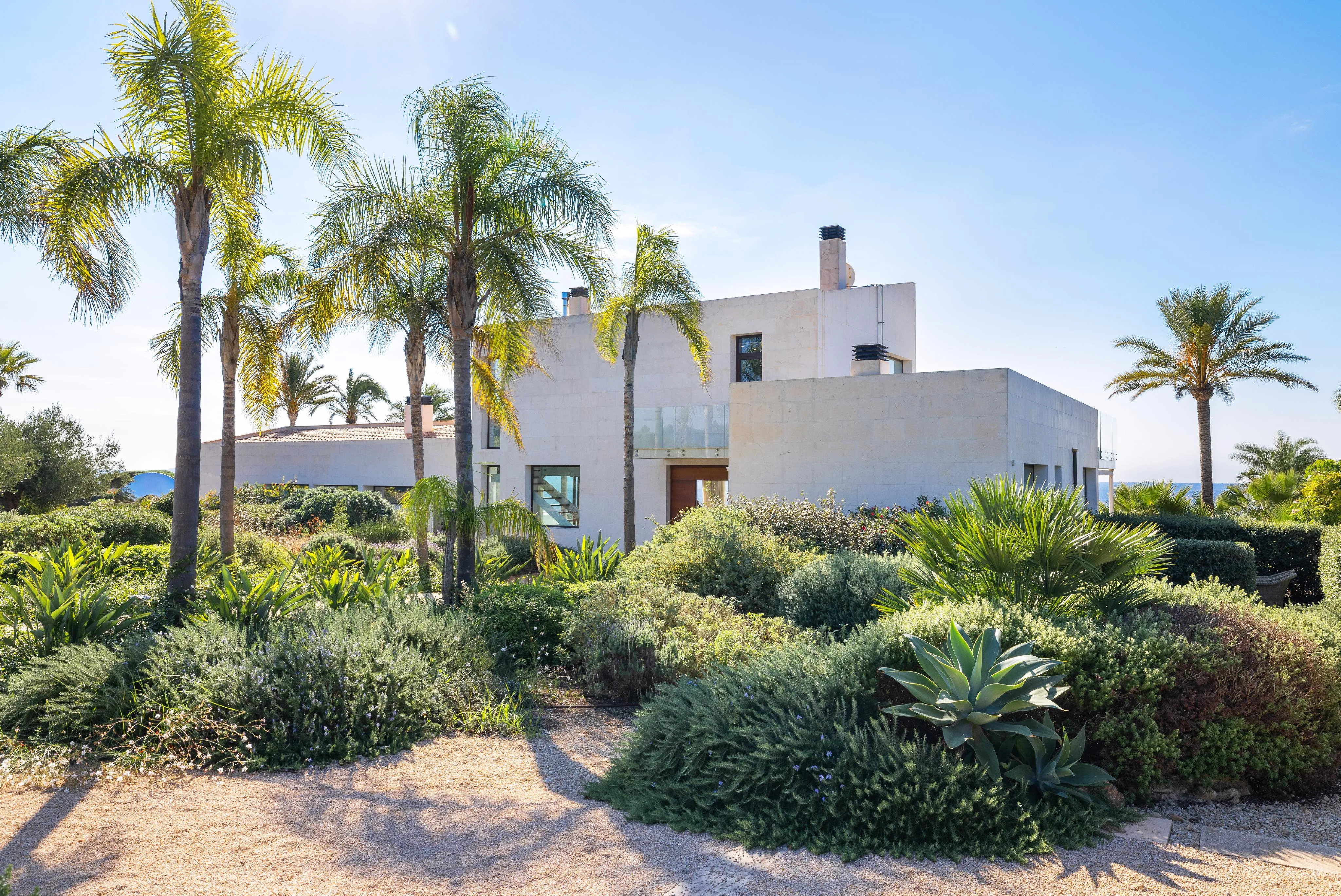 Impressive villa estate in a prime location in Puntiró-23