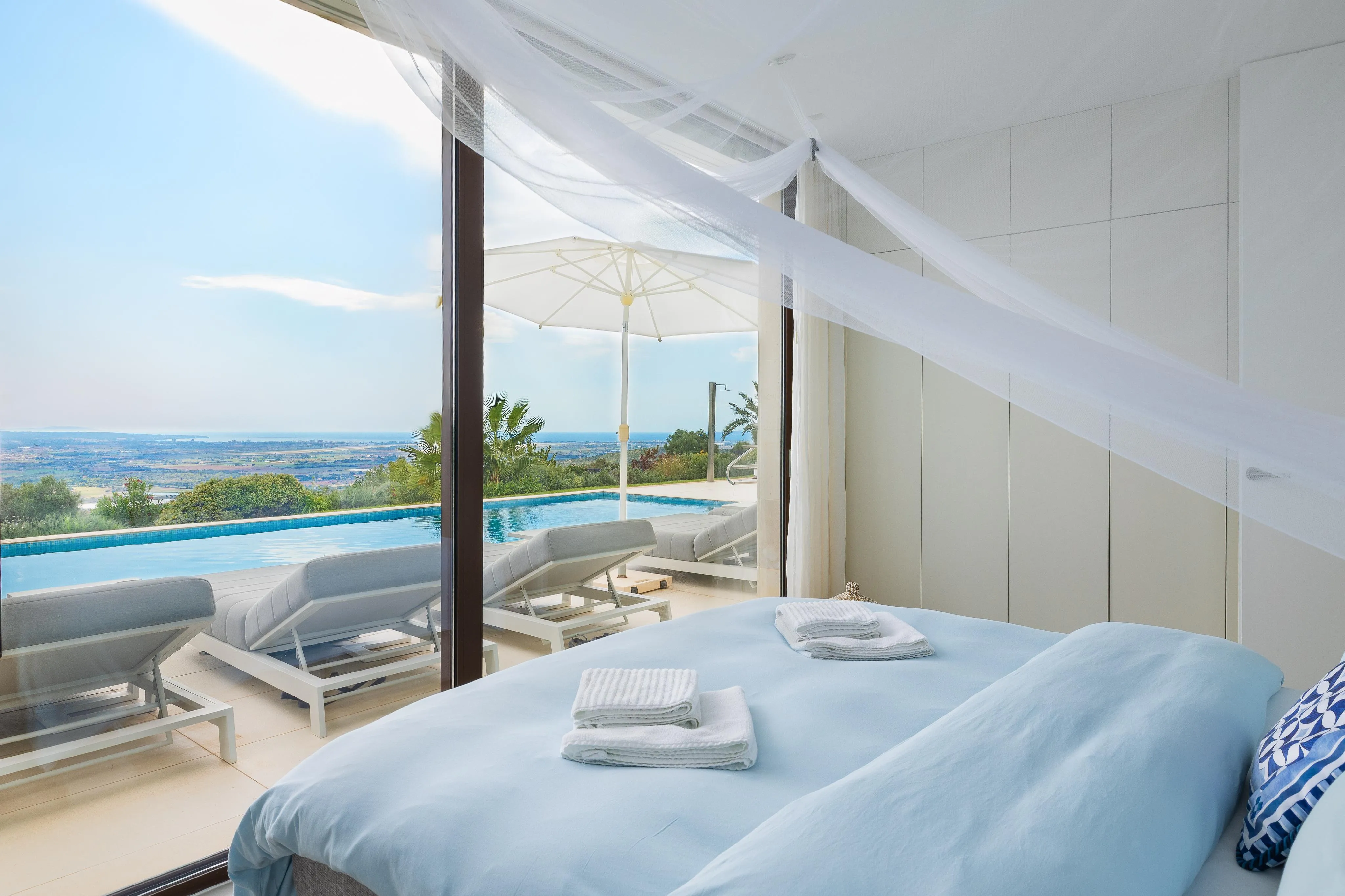 Impressive villa estate in a prime location in Puntiró-18