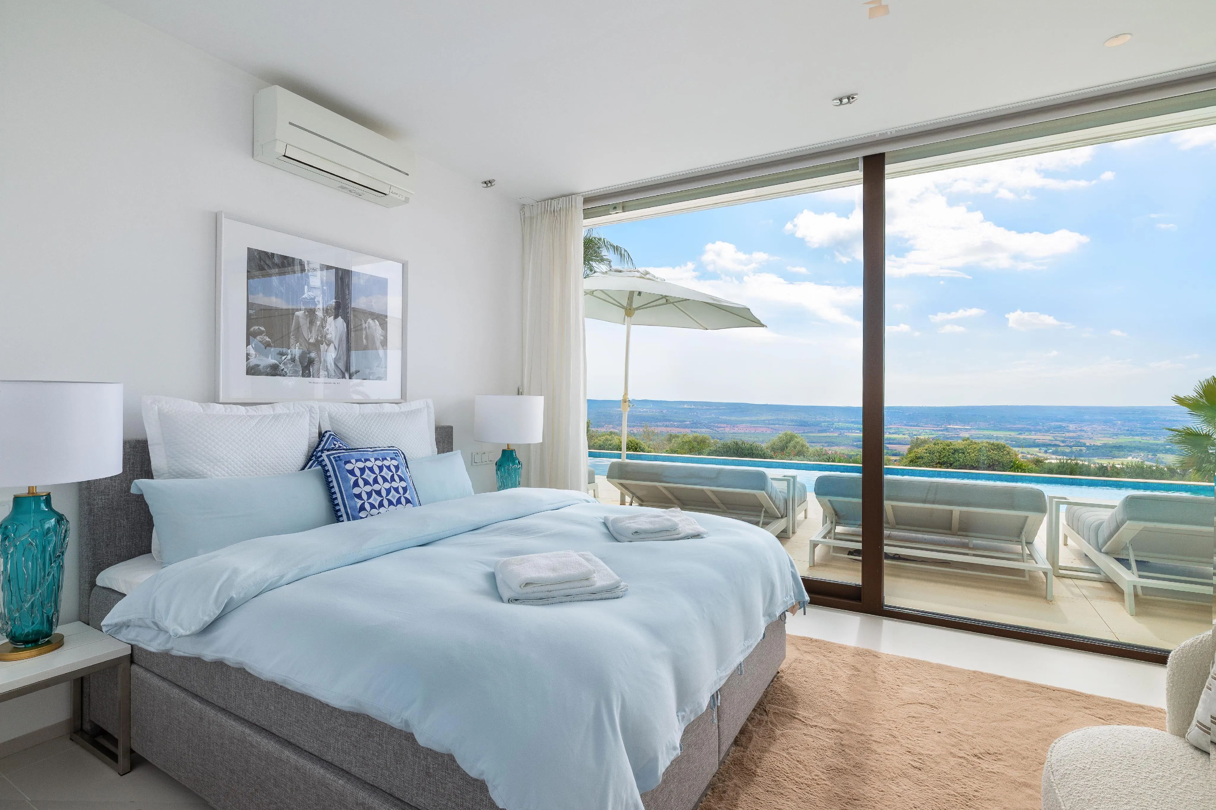 Impressive villa estate in a prime location in Puntiró-16