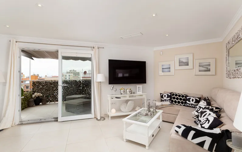 Lussuoso attico con vista sul mare ad Arenal