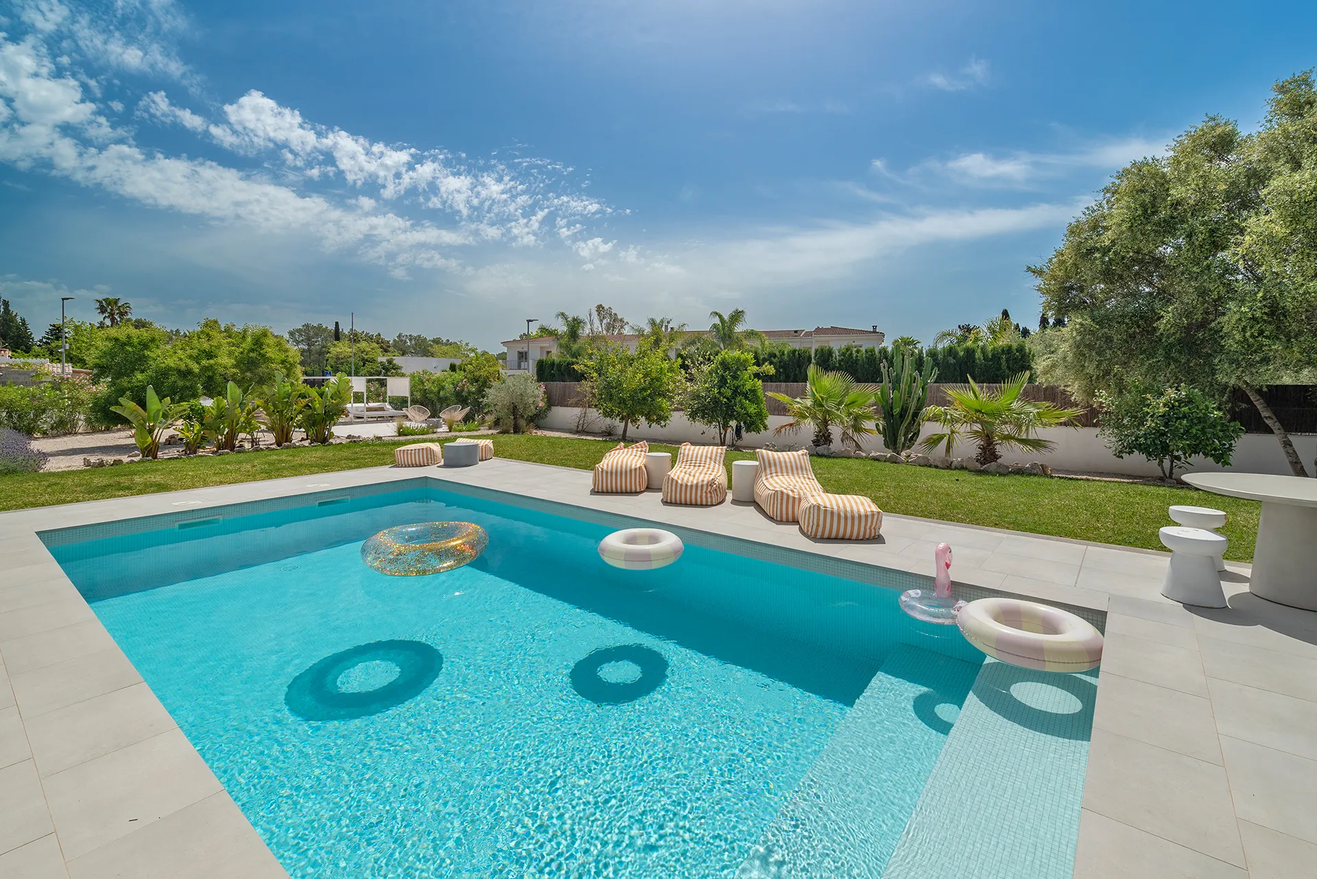 Preciosa villa familiar con piscina y licencia de alquiler vacacional en Crestatx-22
