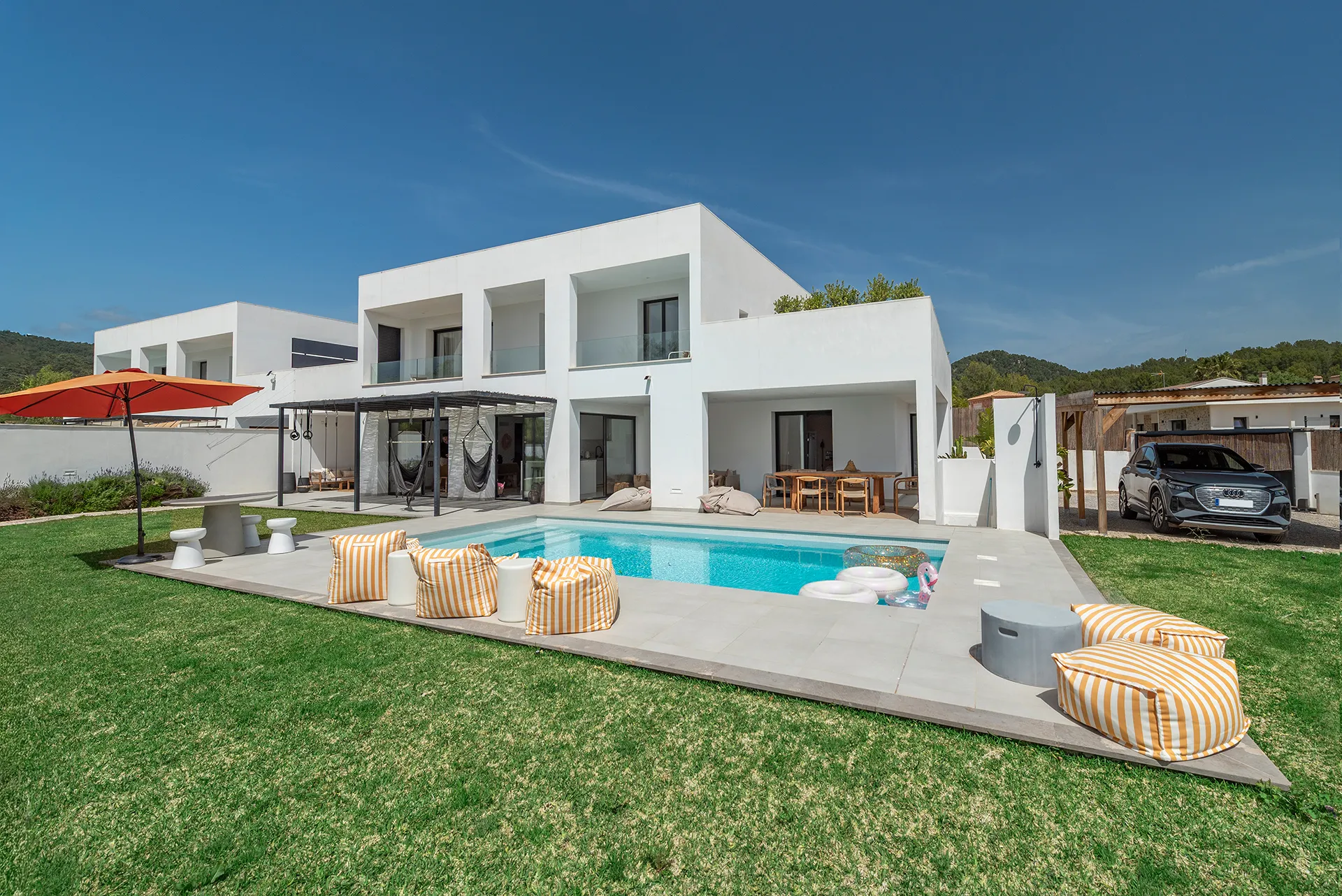 Preciosa villa familiar con piscina y licencia de alquiler vacacional en Crestatx-1