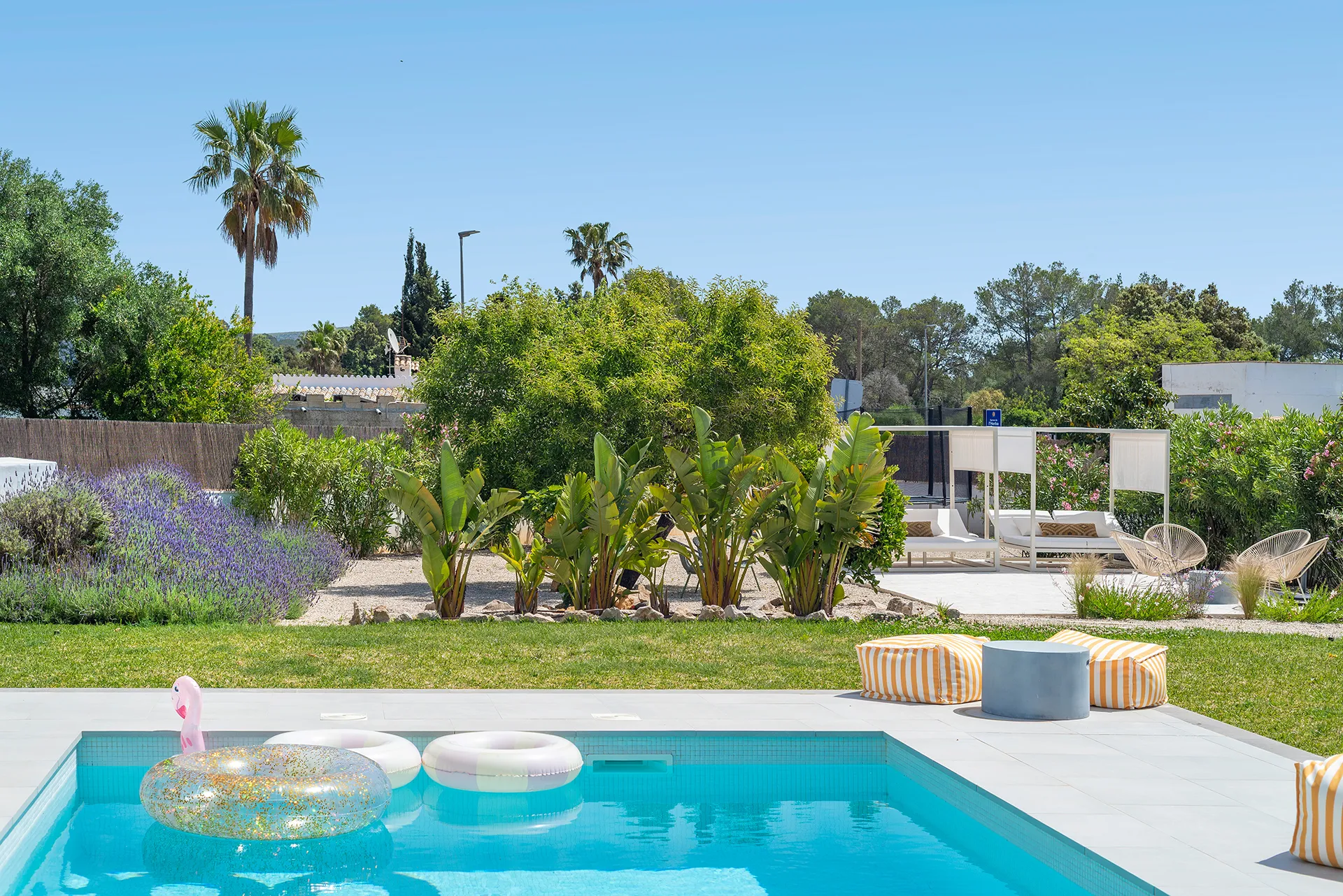 Preciosa villa familiar con piscina y licencia de alquiler vacacional en Crestatx-24