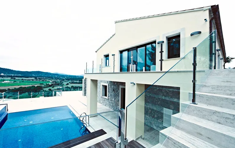 Charmante villa moderne avec licence de location près du terrain de golf à Cap Vermell