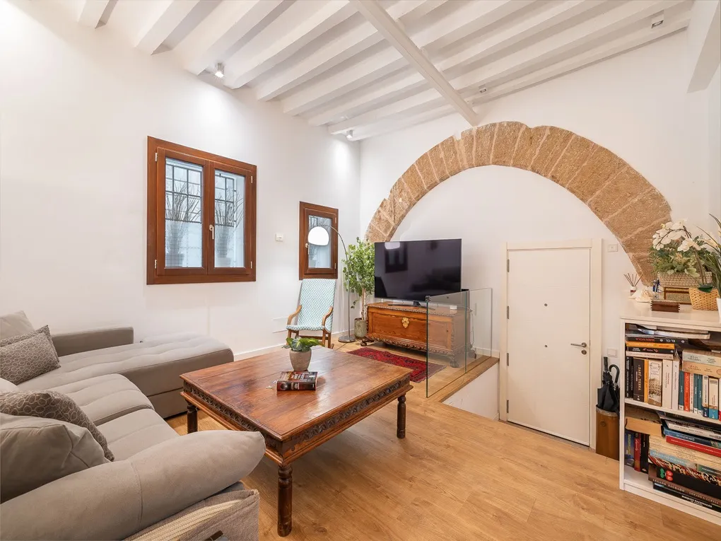 Modern appartement in gerenoveerd paleis-2