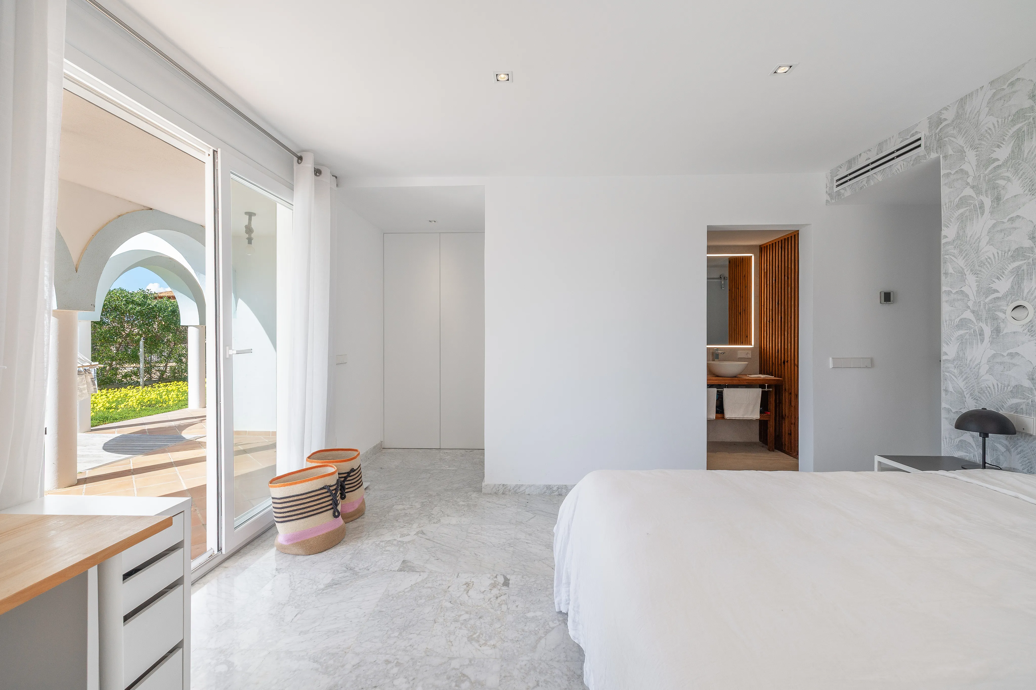 Villa moderne au caractère unique à Sa Torre-12