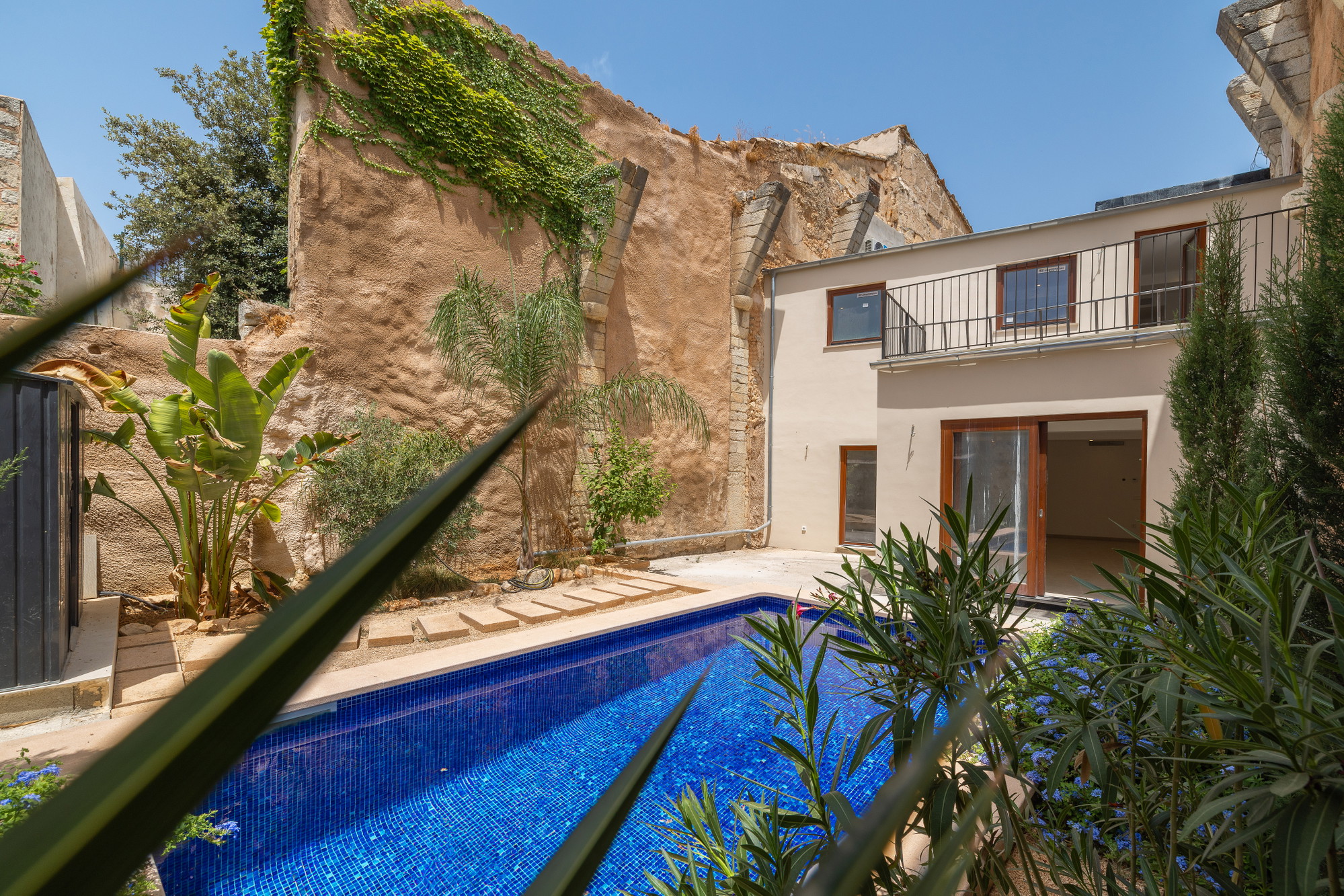 Completely renovated townhouse with charm in Binissalem-12