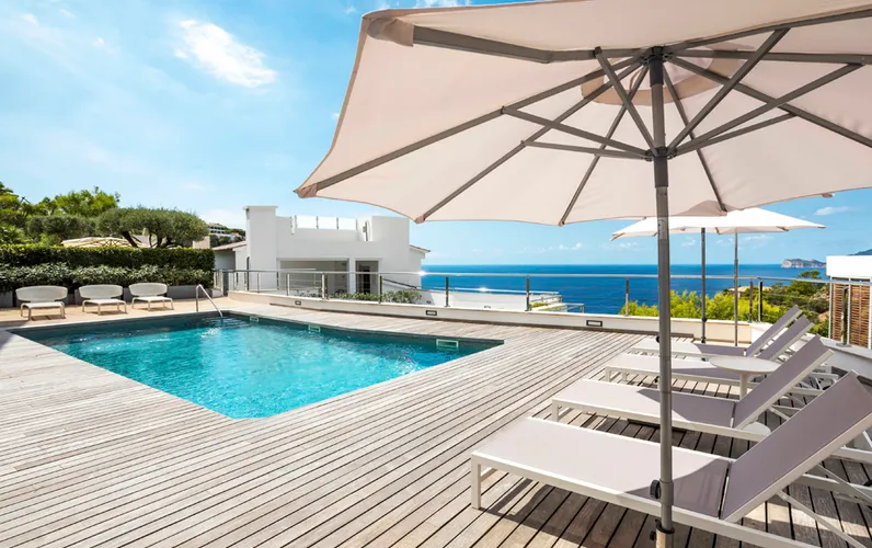 Exclusiu apartament amb vista al mar en una ubicació privilegiada en Port Andratx