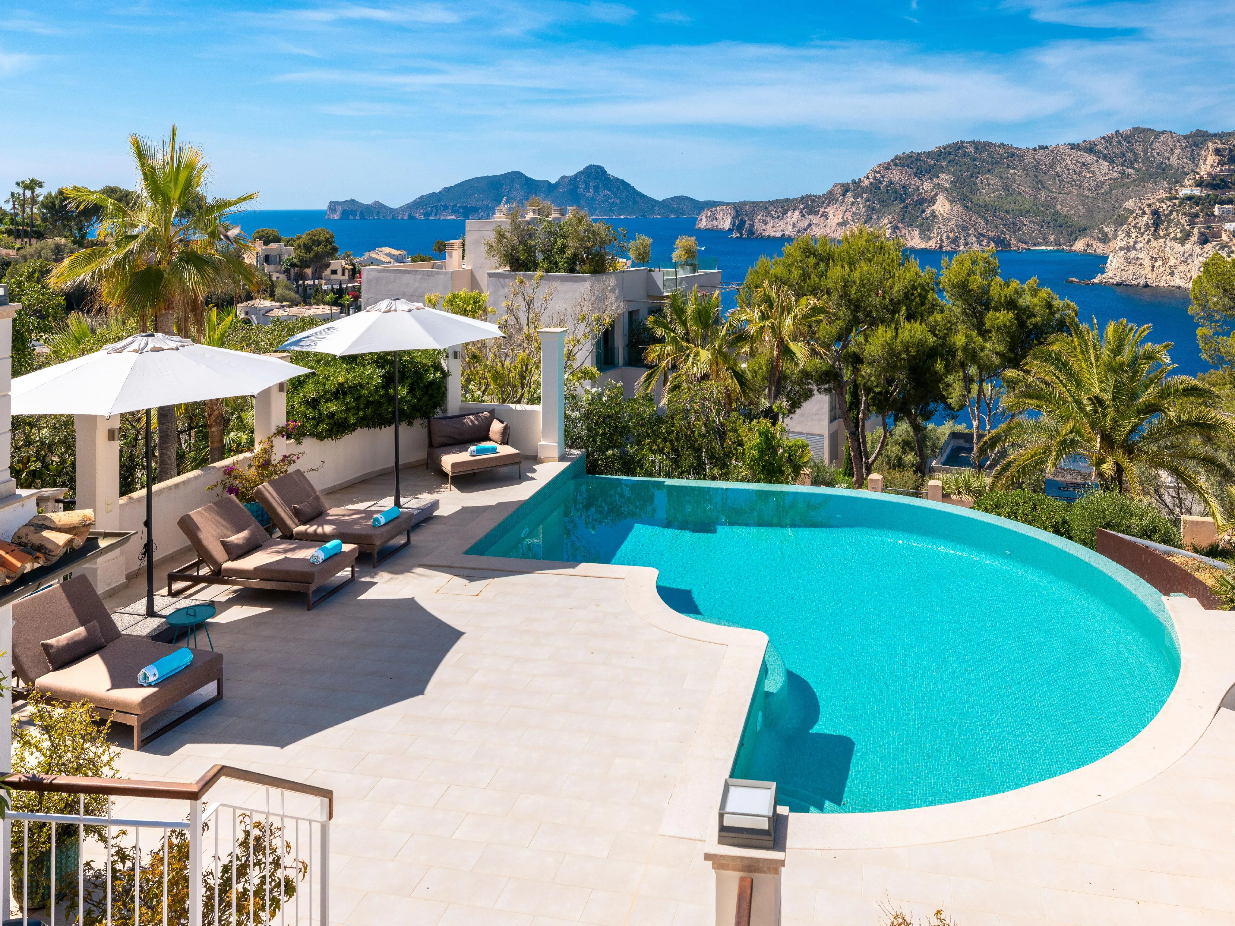 Villa in stile beach-house con vista sul porto e sul mare-17