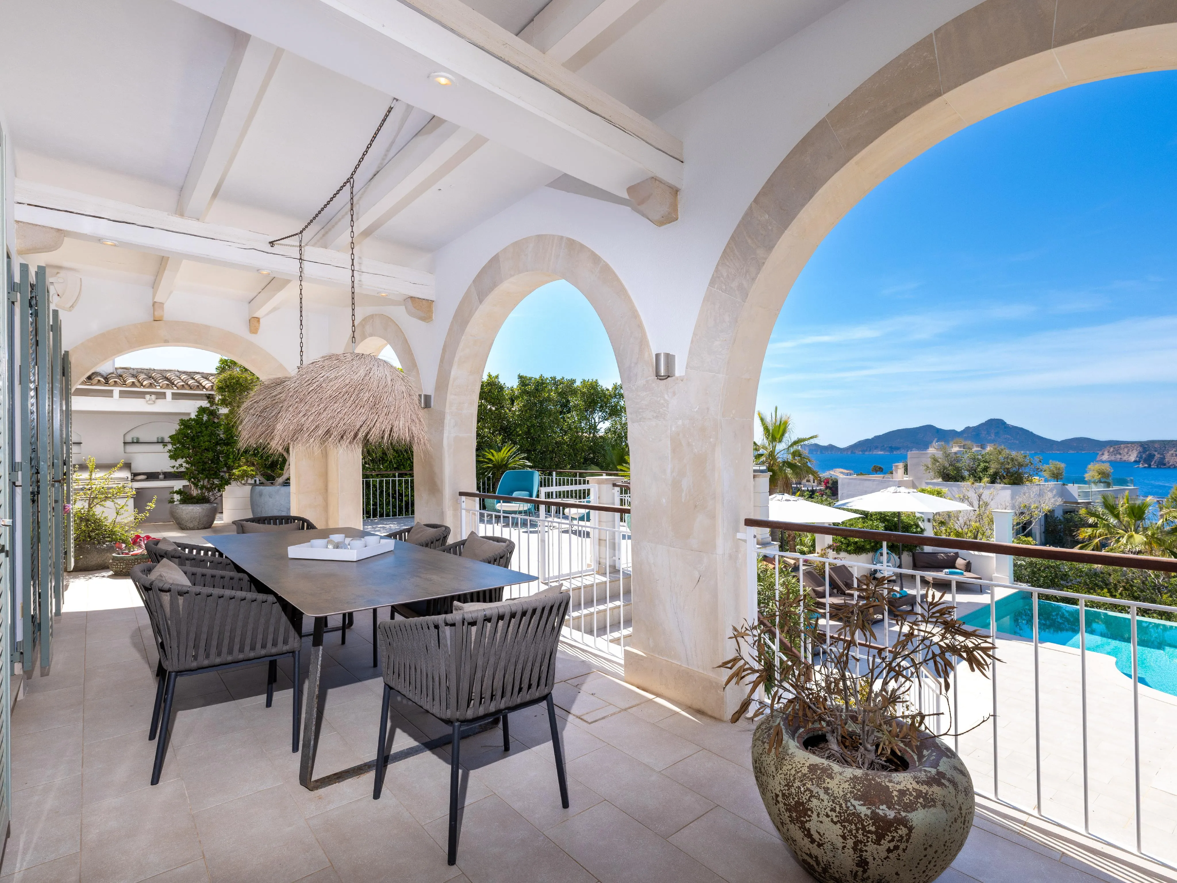 Villa in stile beach-house con vista sul porto e sul mare-6