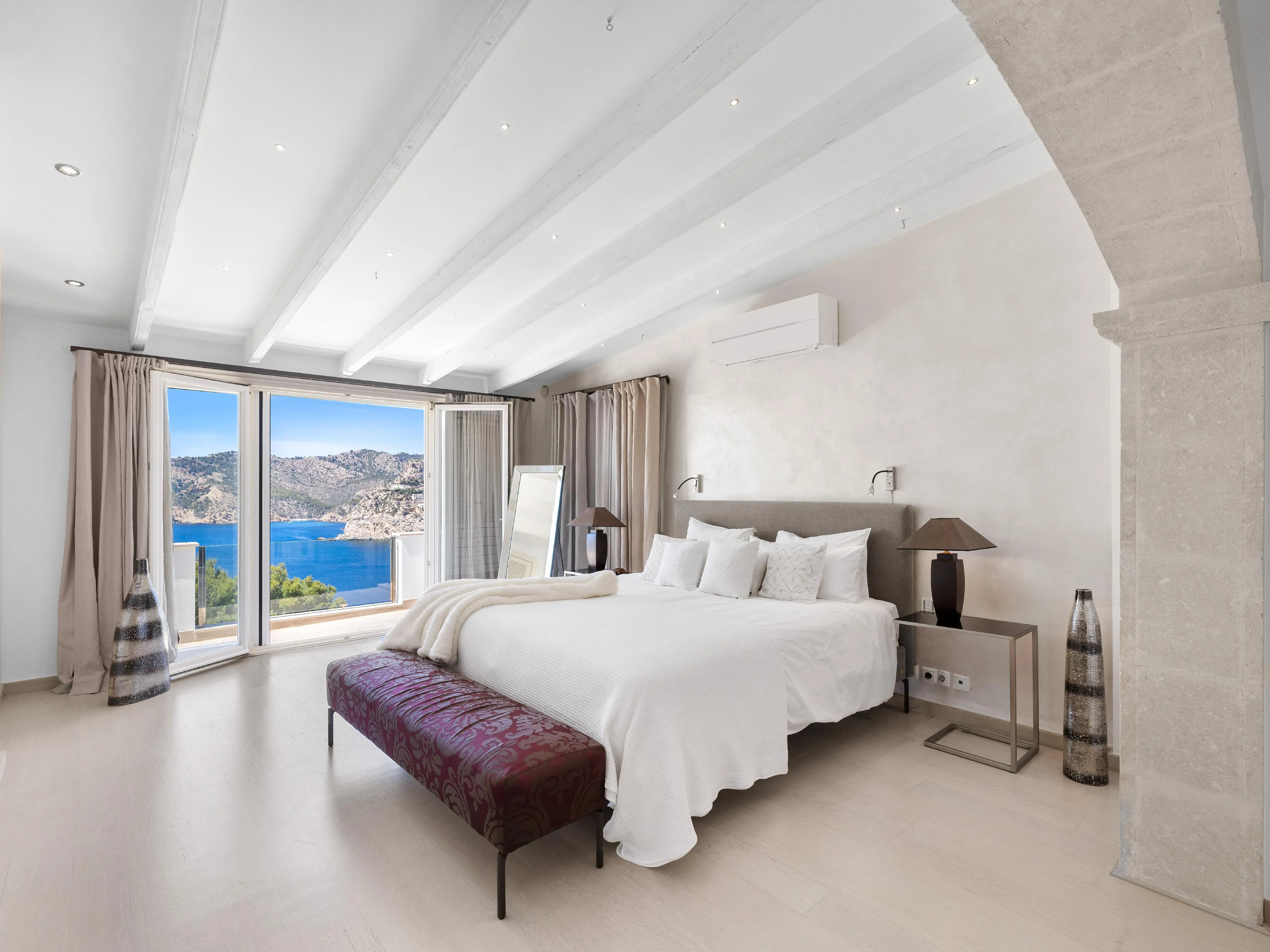 Villa in stile beach-house con vista sul porto e sul mare-7