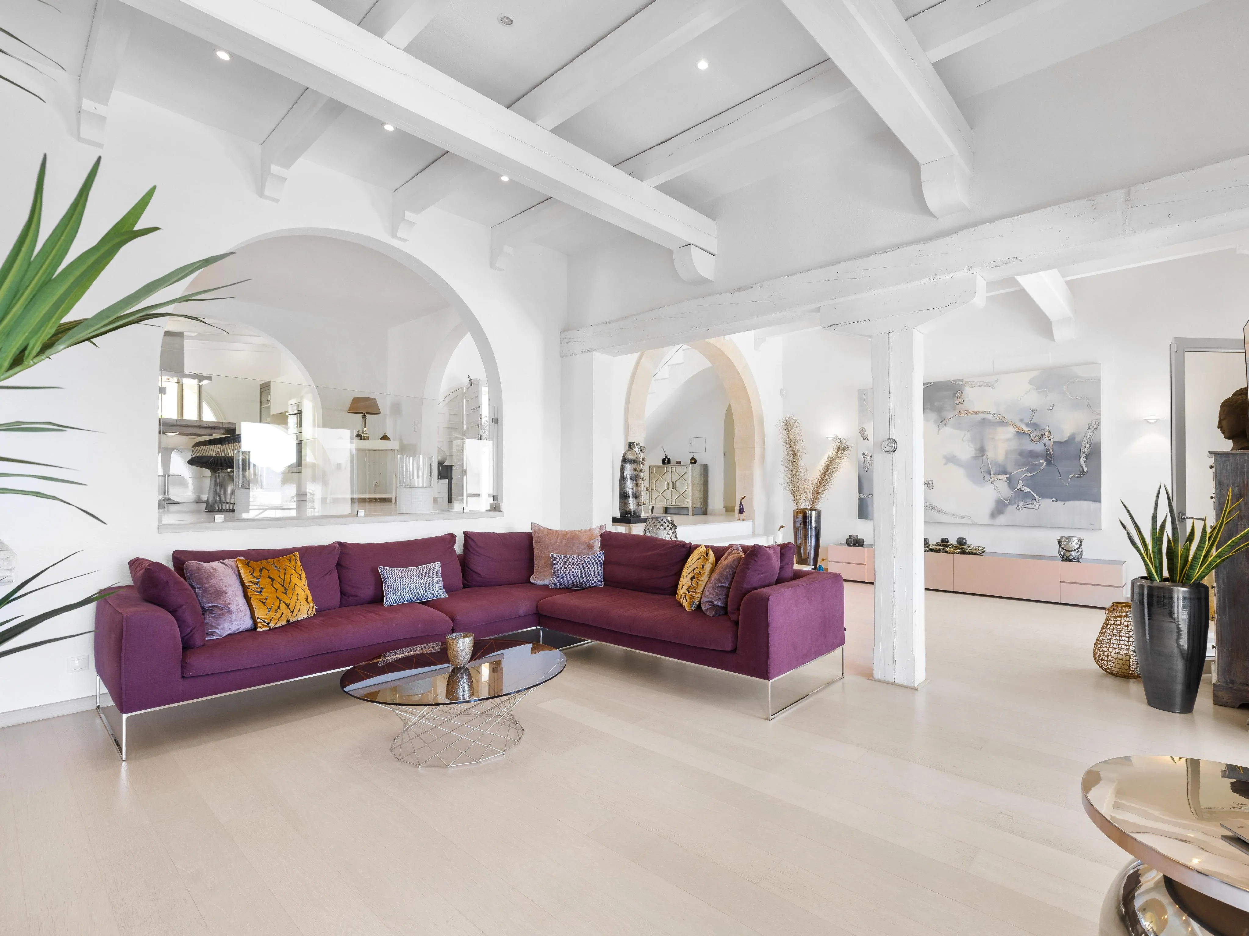 Villa i strandhusstil med udsigt over havnen og havet-2