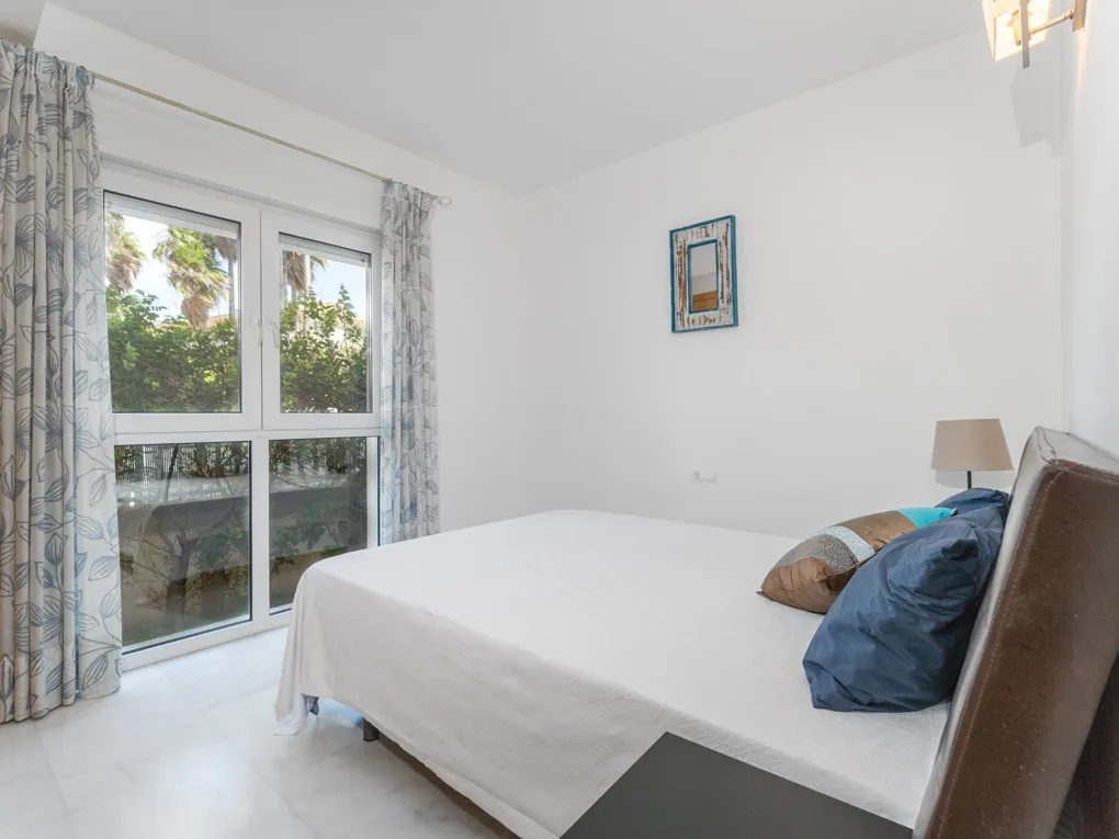 Stor lägenhet i första raden med havsutsikt och parkeringsplats-6