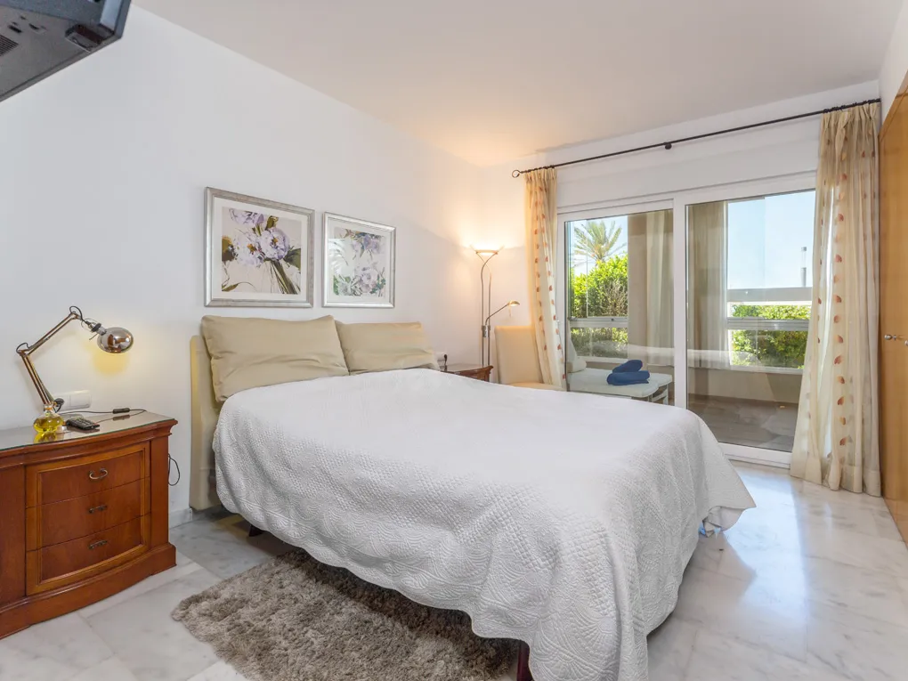 Stor lägenhet i första raden med havsutsikt och parkeringsplats-5